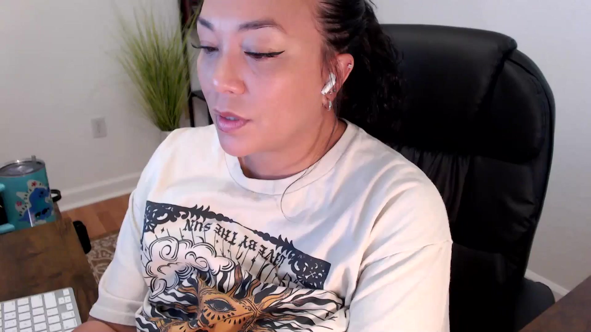 Gallery image thumbnail from MickaylaStar's myfreecams stream on, 05/28/2025, 15:56 image 5 of 20