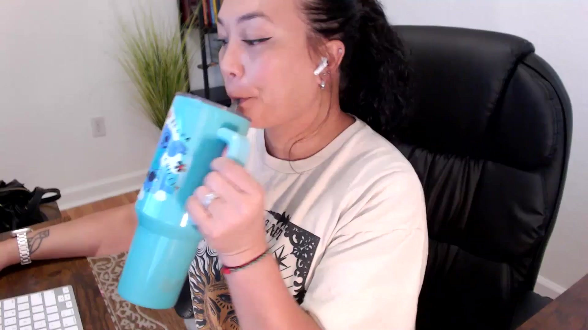 Gallery image thumbnail from MickaylaStar's myfreecams stream on, 05/28/2025, 15:56 image 12 of 20