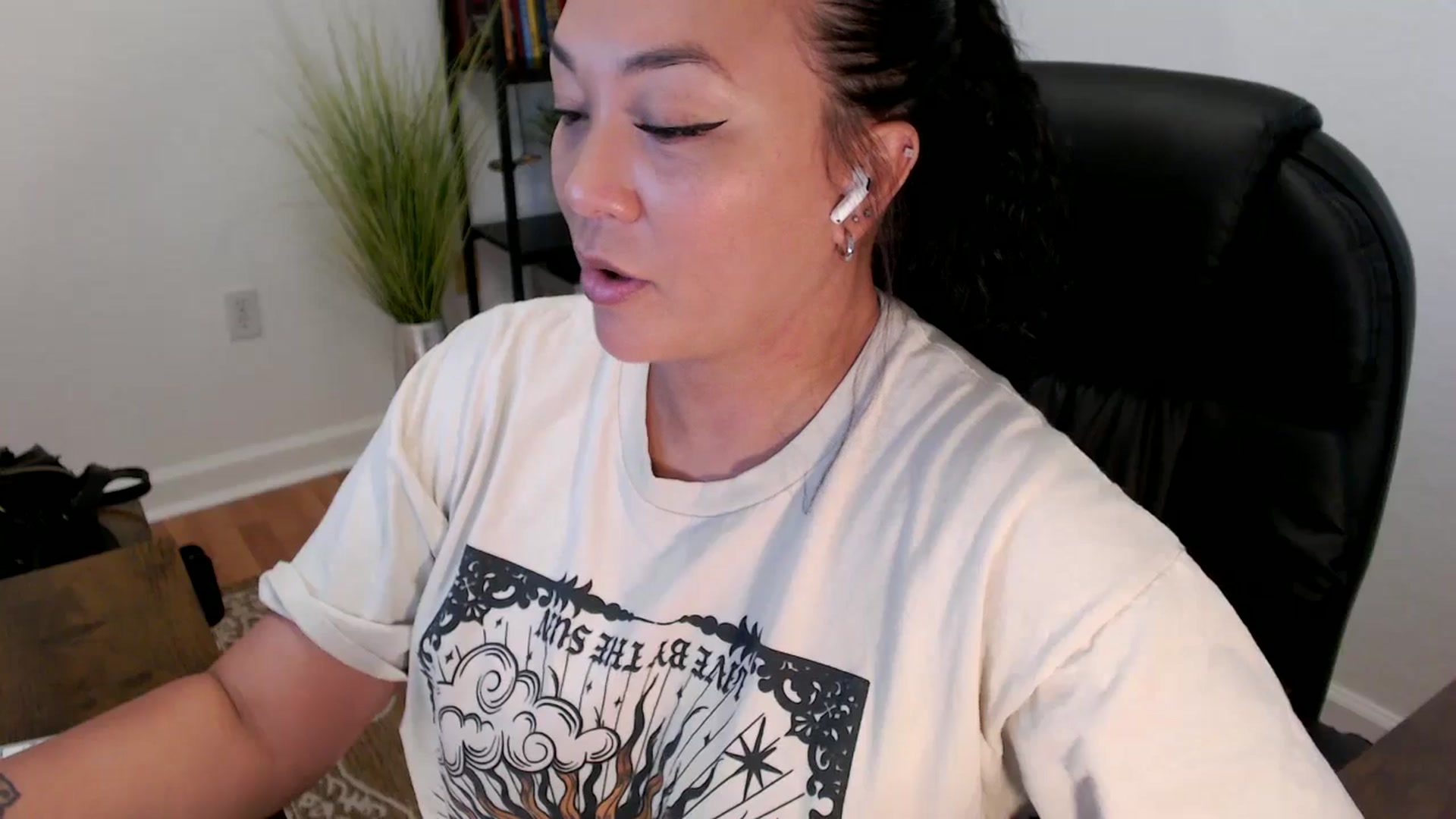 Gallery image thumbnail from MickaylaStar's myfreecams stream on, 05/28/2025, 15:56 image 19 of 20