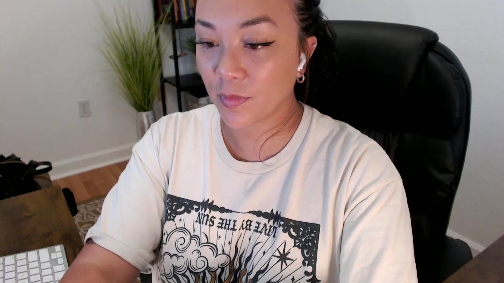 Gallery image thumbnail from MickaylaStar's myfreecams stream on, 05/28/2025, 15:56 image 16 of 20