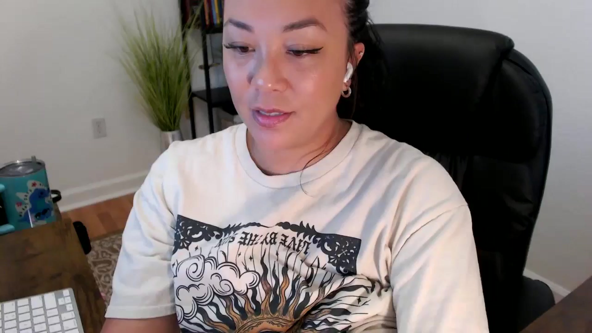 Gallery image thumbnail from MickaylaStar's myfreecams stream on, 05/28/2025, 15:56 image 6 of 20