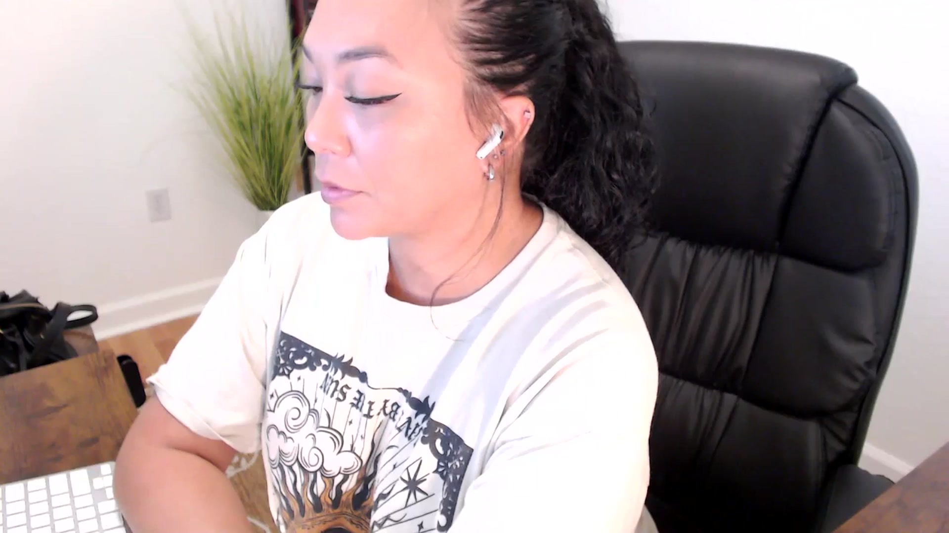 Gallery image thumbnail from MickaylaStar's myfreecams stream on, 05/28/2025, 15:56 image 14 of 20