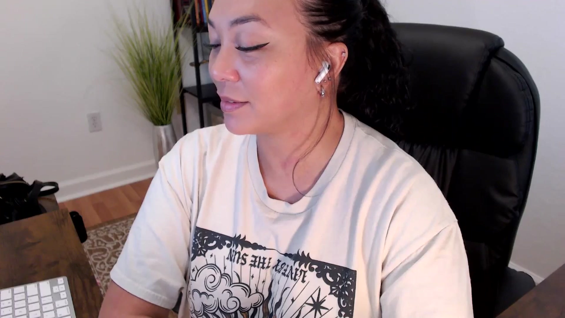 Gallery image thumbnail from MickaylaStar's myfreecams stream on, 05/28/2025, 16:21 image 7 of 20