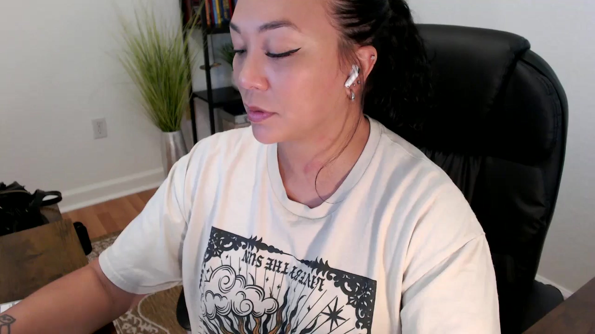 Gallery image thumbnail from MickaylaStar's myfreecams stream on, 05/28/2025, 16:21 image 6 of 20