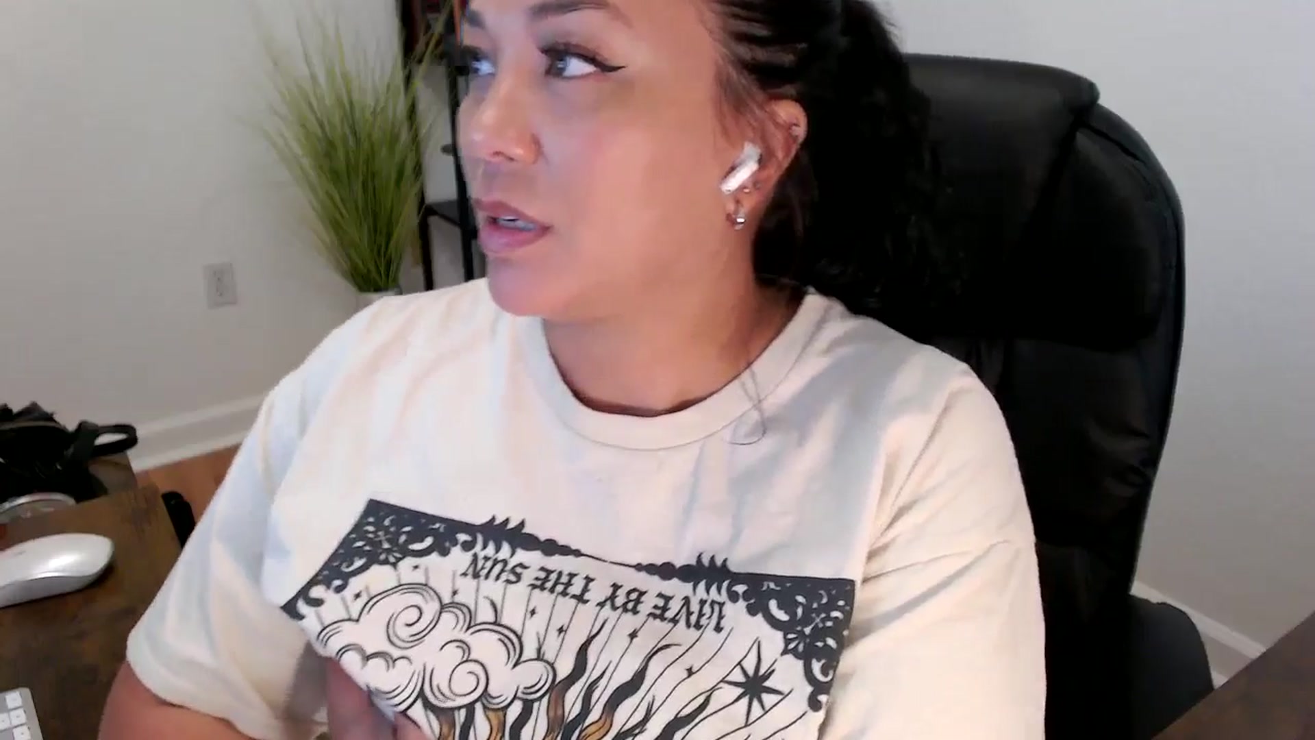 Gallery image thumbnail from MickaylaStar's myfreecams stream on, 05/28/2025, 17:08 image 20 of 20