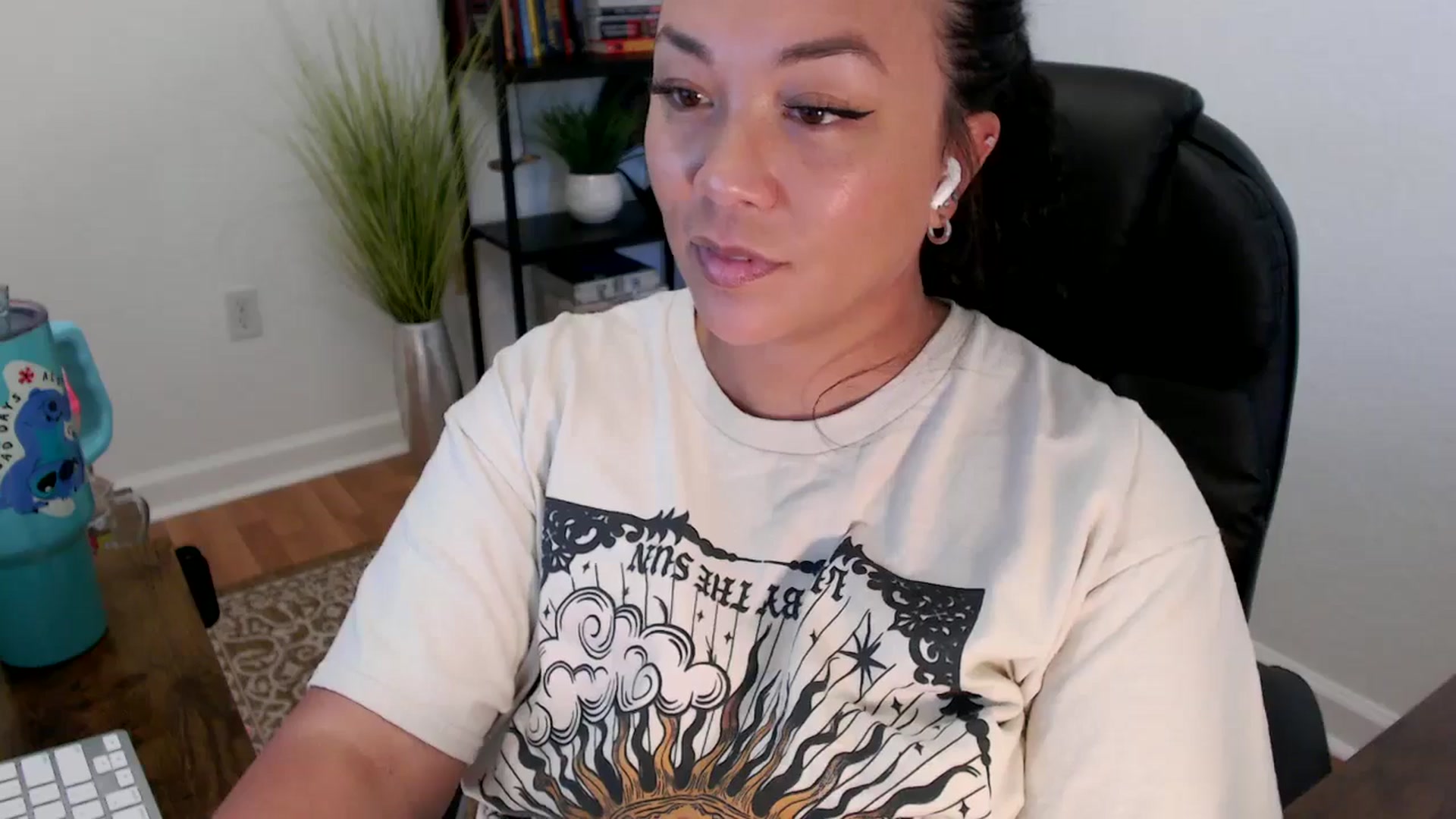 Gallery image thumbnail from MickaylaStar's myfreecams stream on, 05/28/2025, 19:01 image 12 of 20