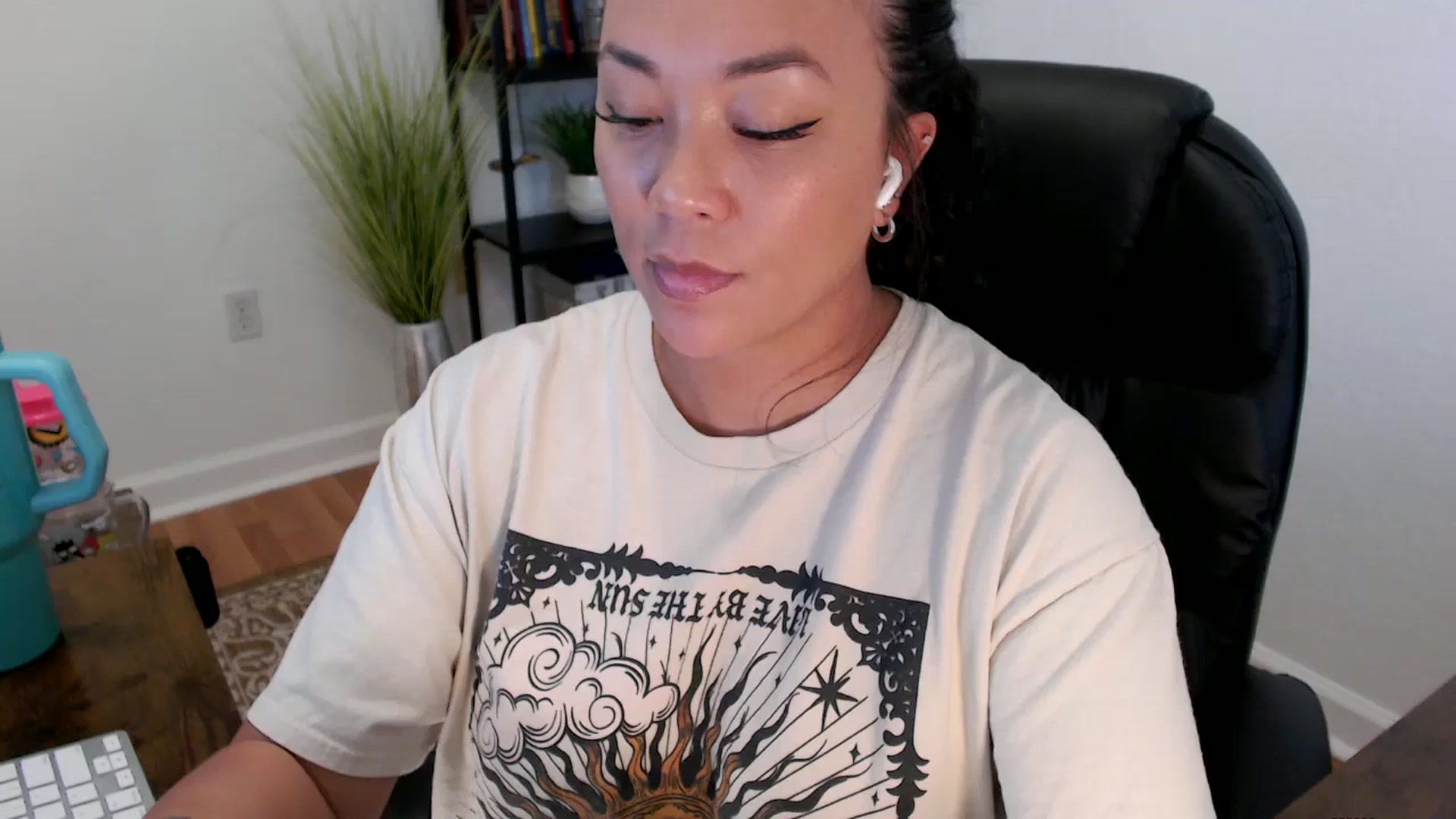 Gallery image thumbnail from MickaylaStar's myfreecams stream on, 05/28/2025, 19:01 image 18 of 20