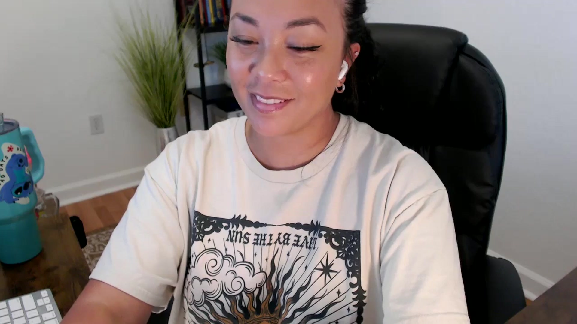 Gallery image thumbnail from MickaylaStar's myfreecams stream on, 05/28/2025, 19:01 image 15 of 20