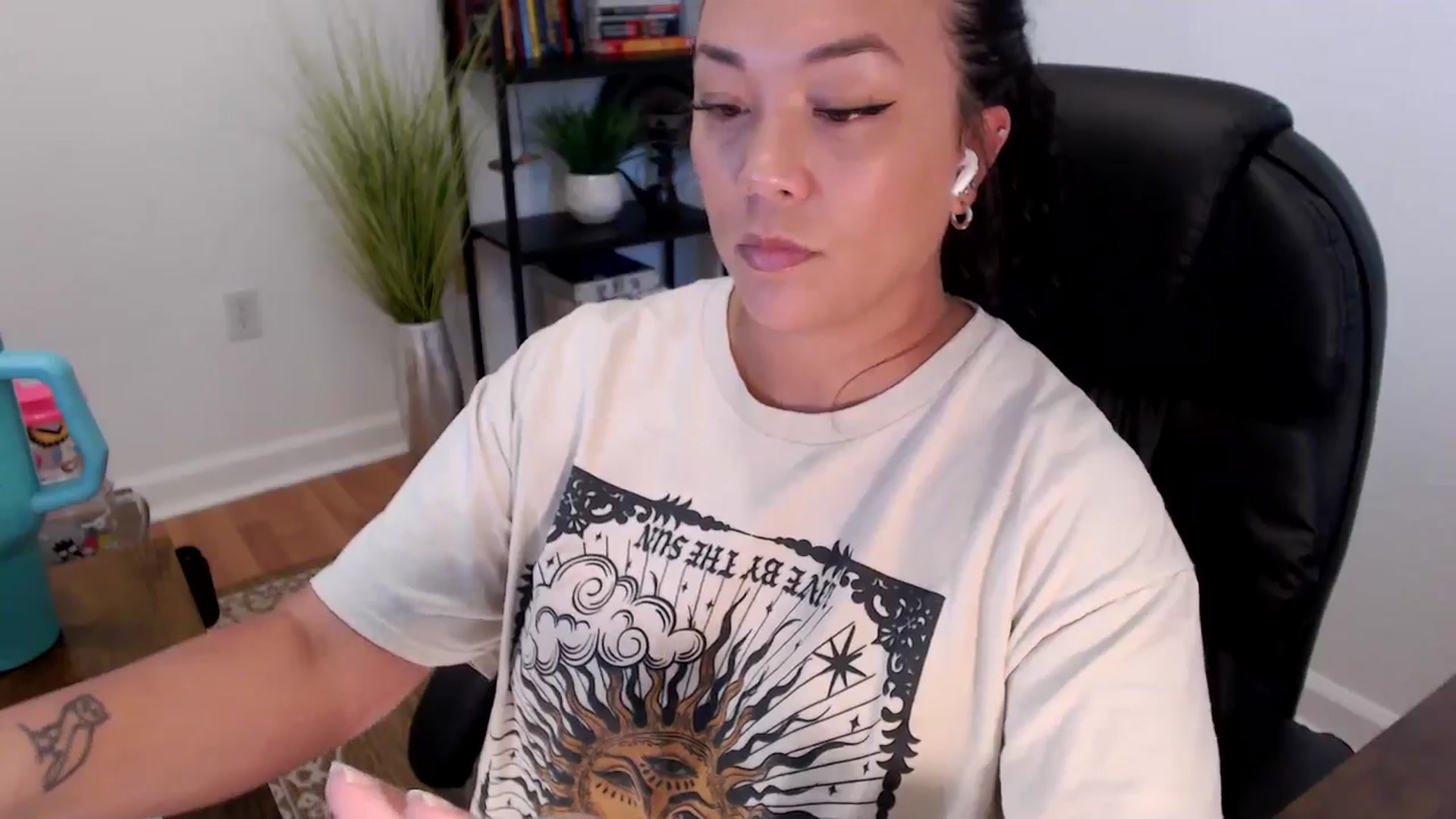 Gallery image thumbnail from MickaylaStar's myfreecams stream on, 05/28/2025, 19:01 image 16 of 20