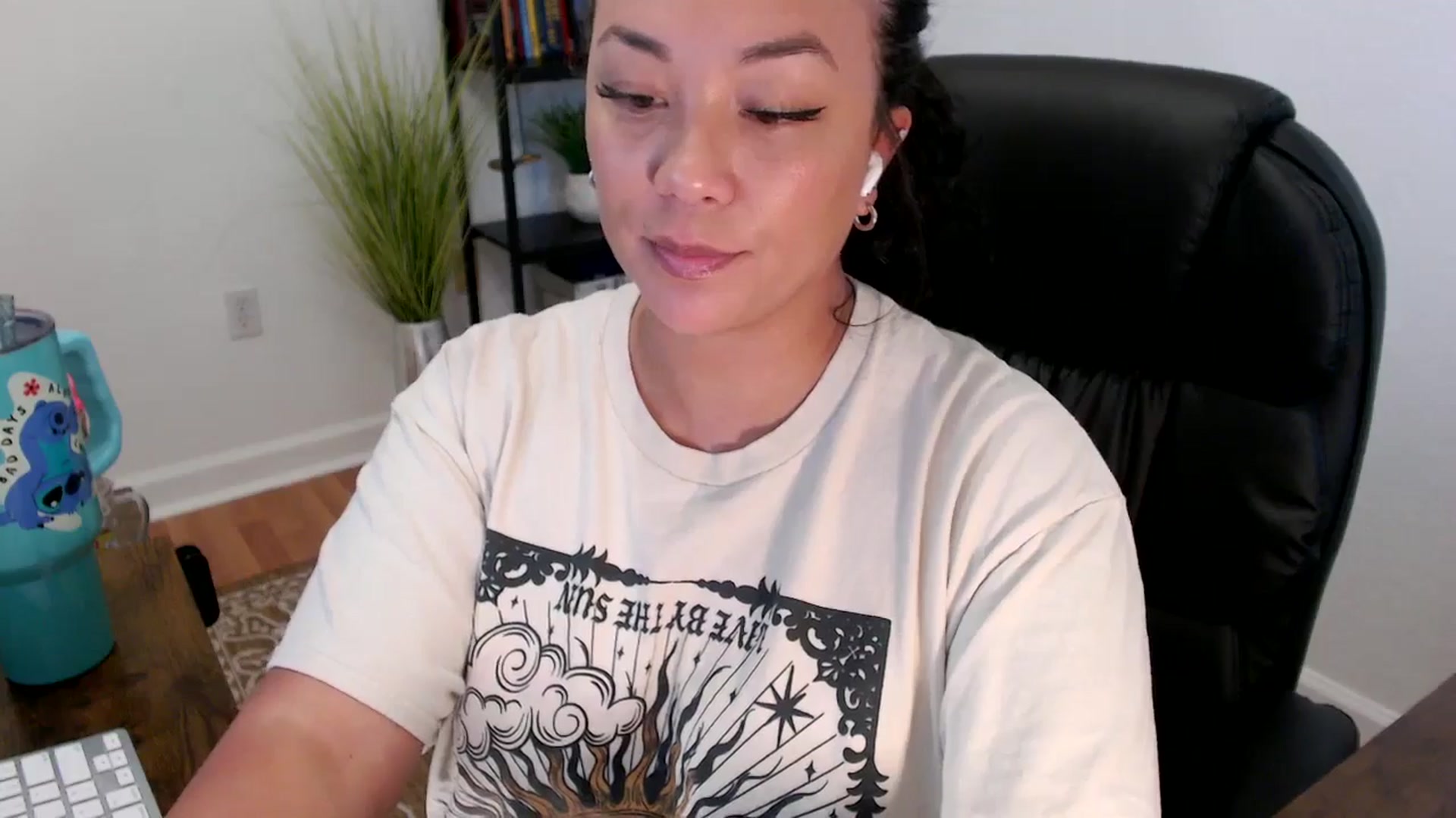 Gallery image thumbnail from MickaylaStar's myfreecams stream on, 05/28/2025, 19:01 image 6 of 20