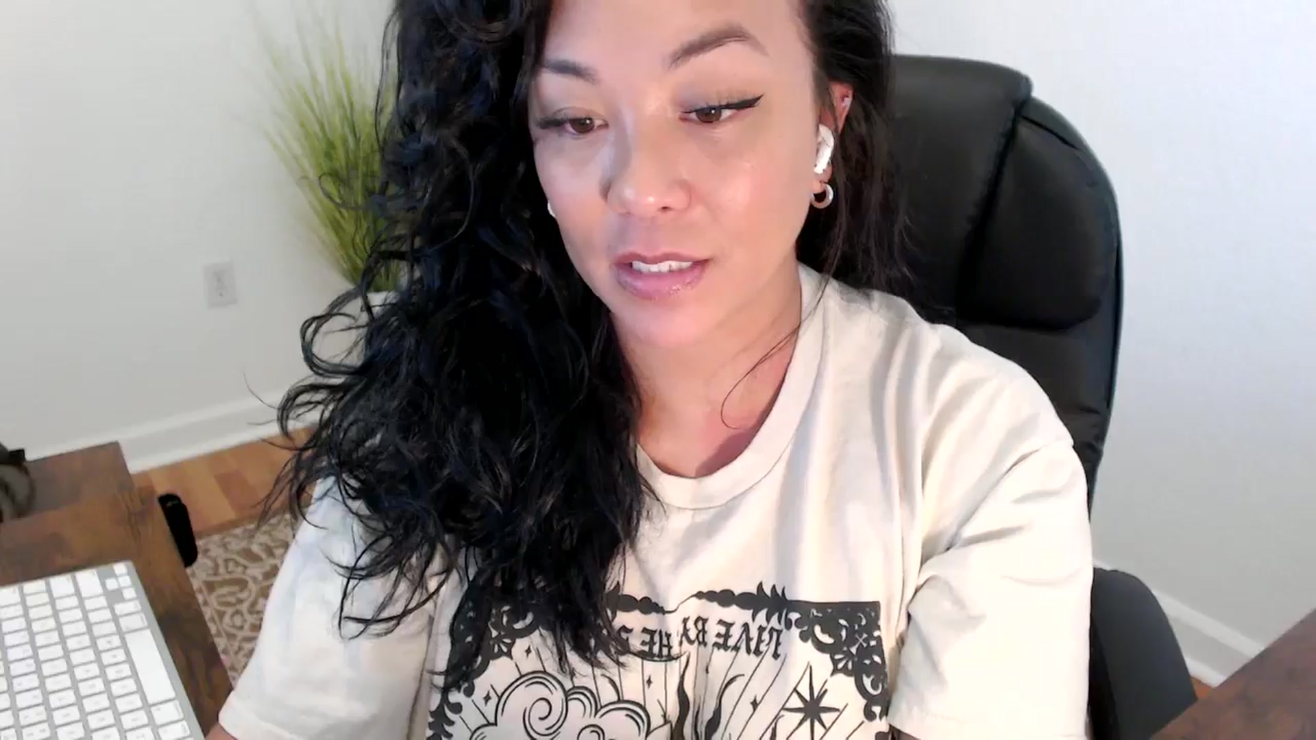 Gallery image thumbnail from MickaylaStar's myfreecams stream on, 05/28/2025, 19:43 image 19 of 20