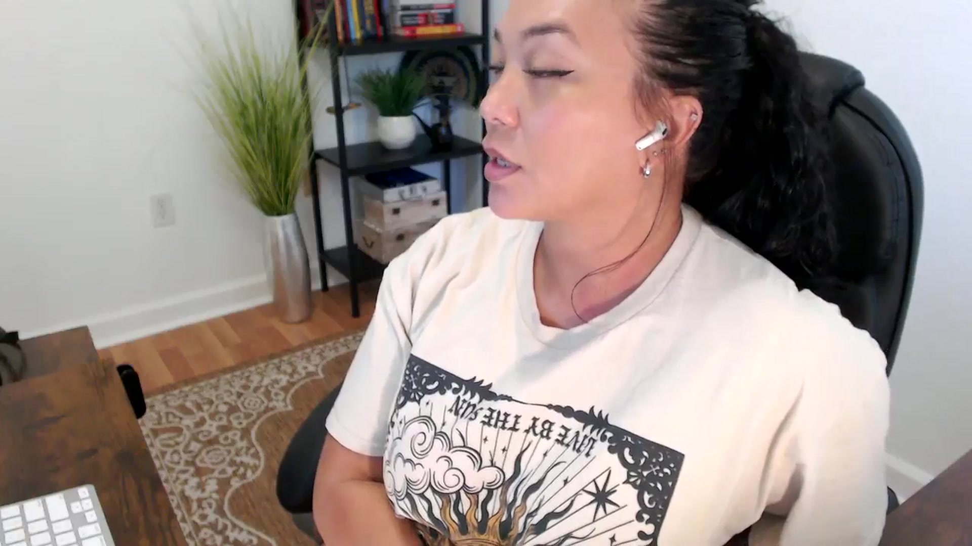 Gallery image thumbnail from MickaylaStar's myfreecams stream on, 05/28/2025, 19:43 image 15 of 20