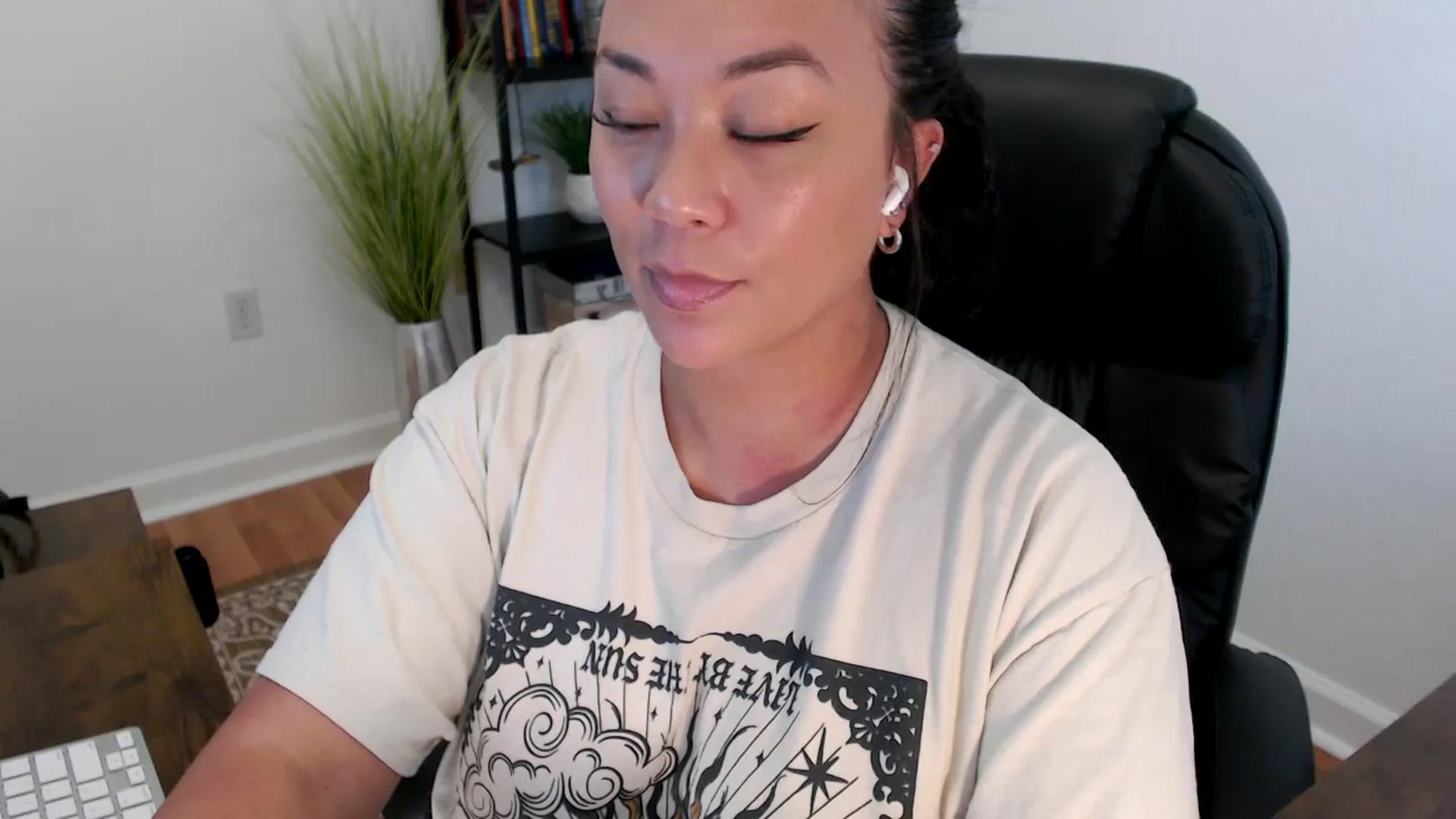 Gallery image thumbnail from MickaylaStar's myfreecams stream on, 05/28/2025, 19:43 image 16 of 20