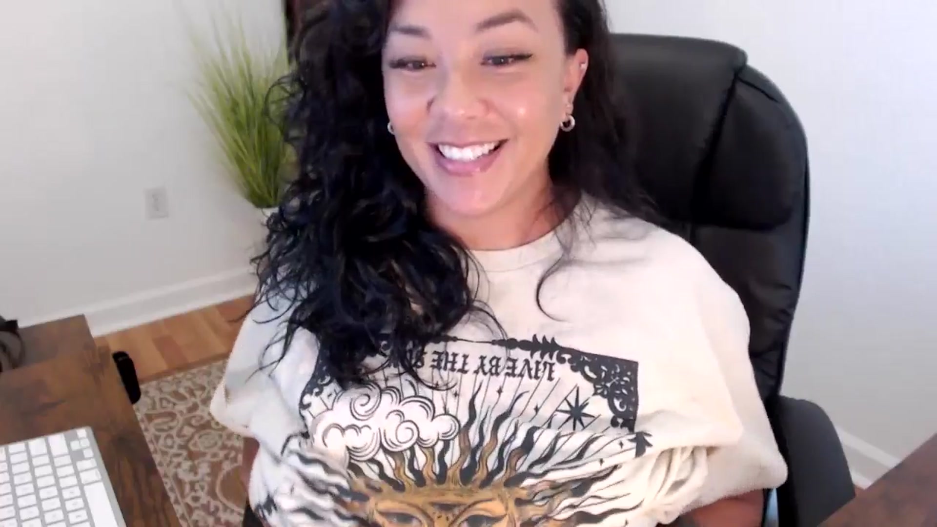 Gallery image thumbnail from MickaylaStar's myfreecams stream on, 05/28/2025, 20:01 image 14 of 20