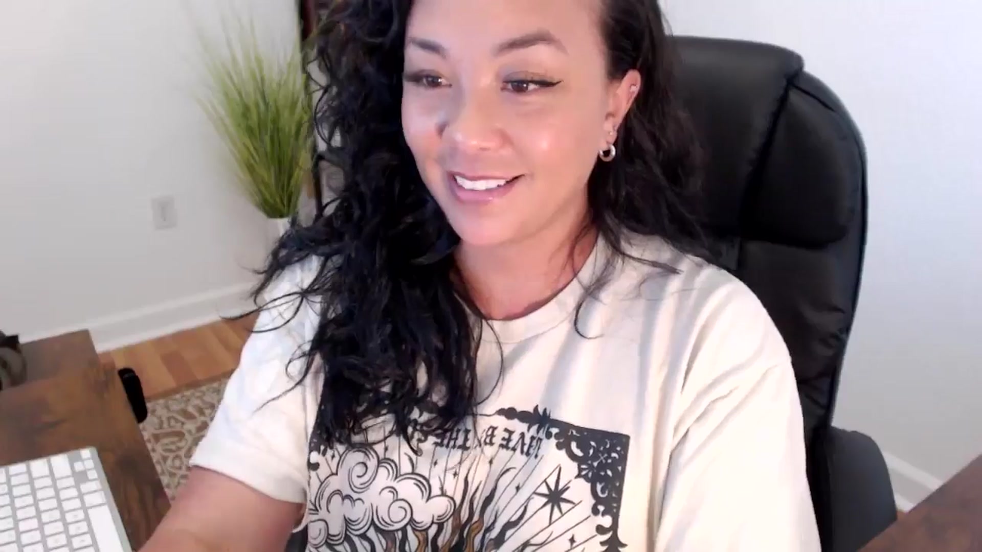 Gallery image thumbnail from MickaylaStar's myfreecams stream on, 05/28/2025, 20:01 image 17 of 20
