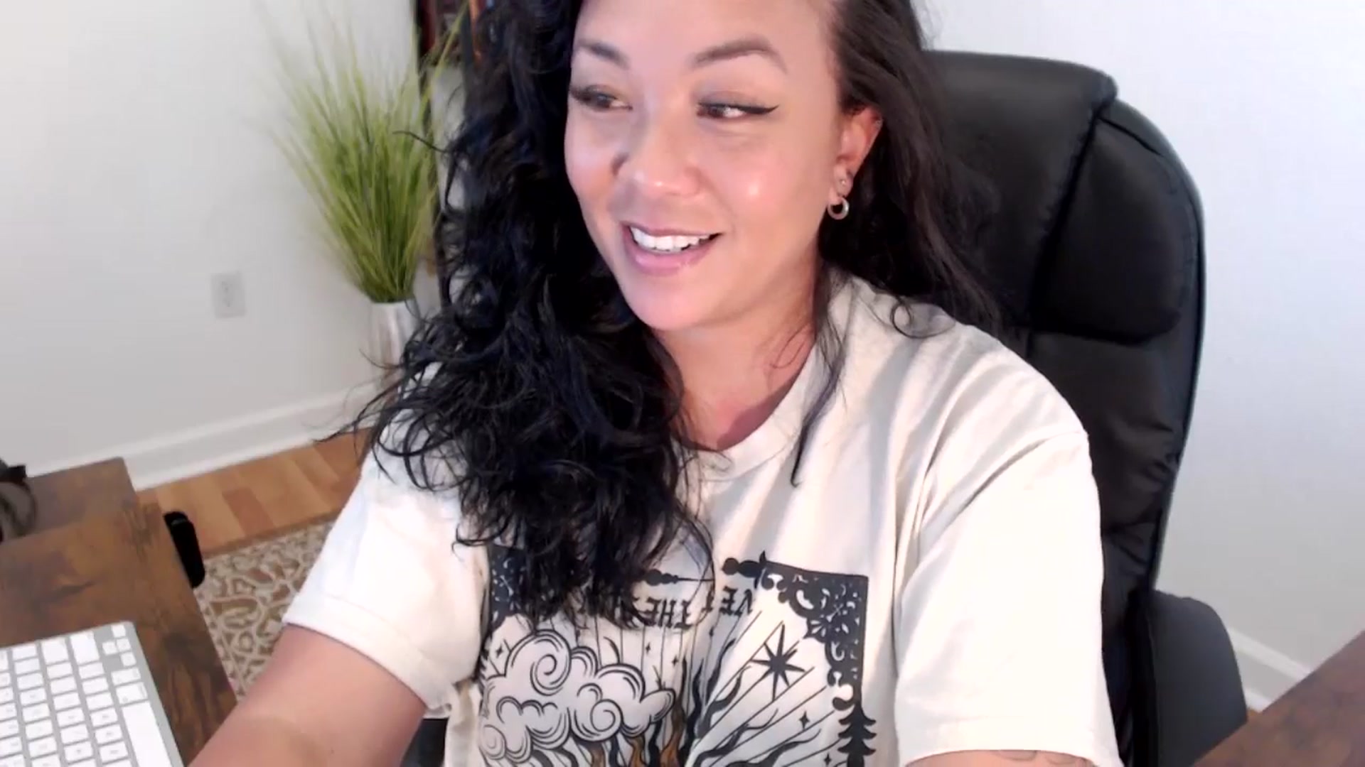 Gallery image thumbnail from MickaylaStar's myfreecams stream on, 05/28/2025, 20:01 image 4 of 20