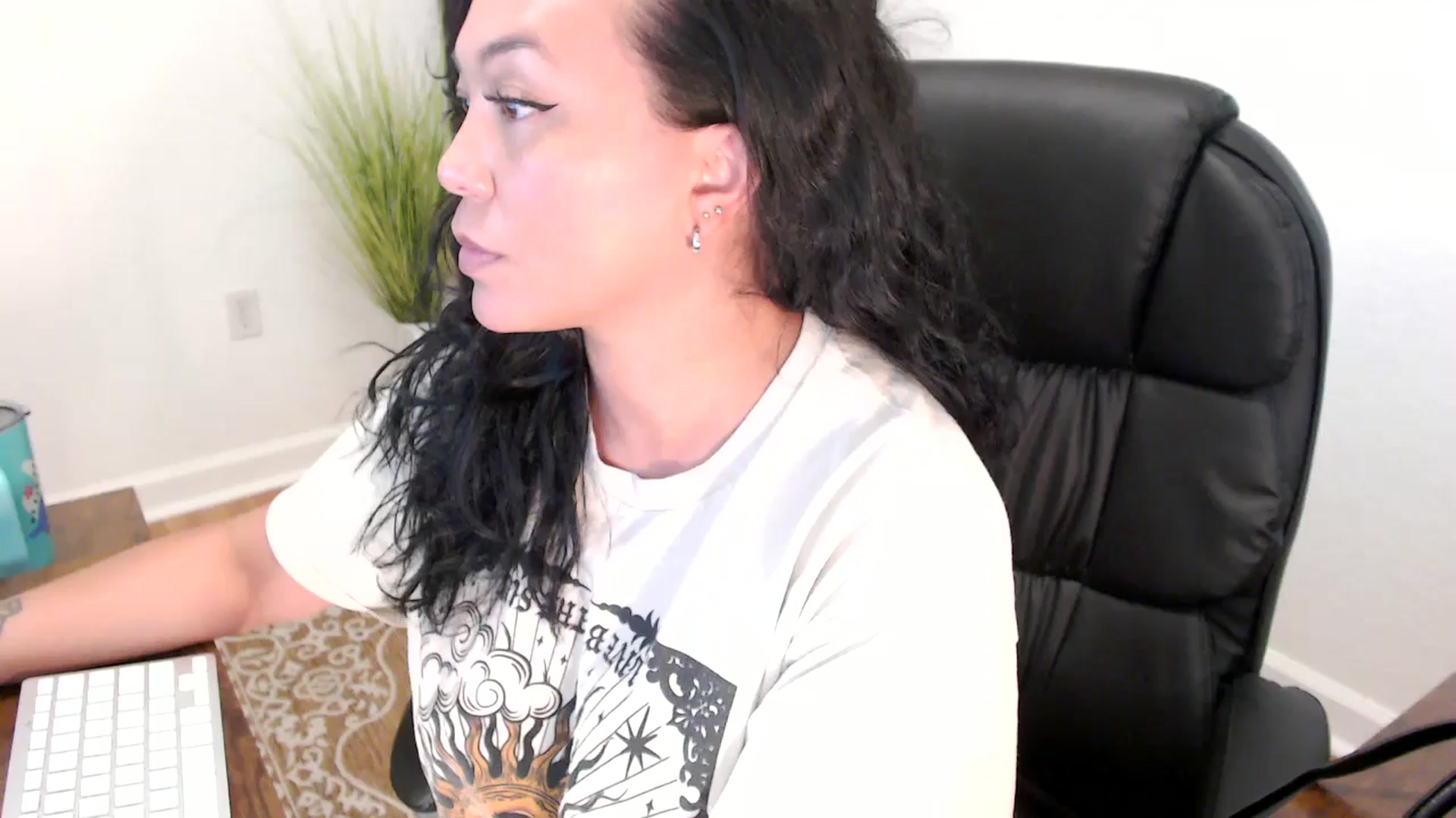Gallery image thumbnail from MickaylaStar's myfreecams stream on, 05/28/2025, 20:47 image 7 of 20