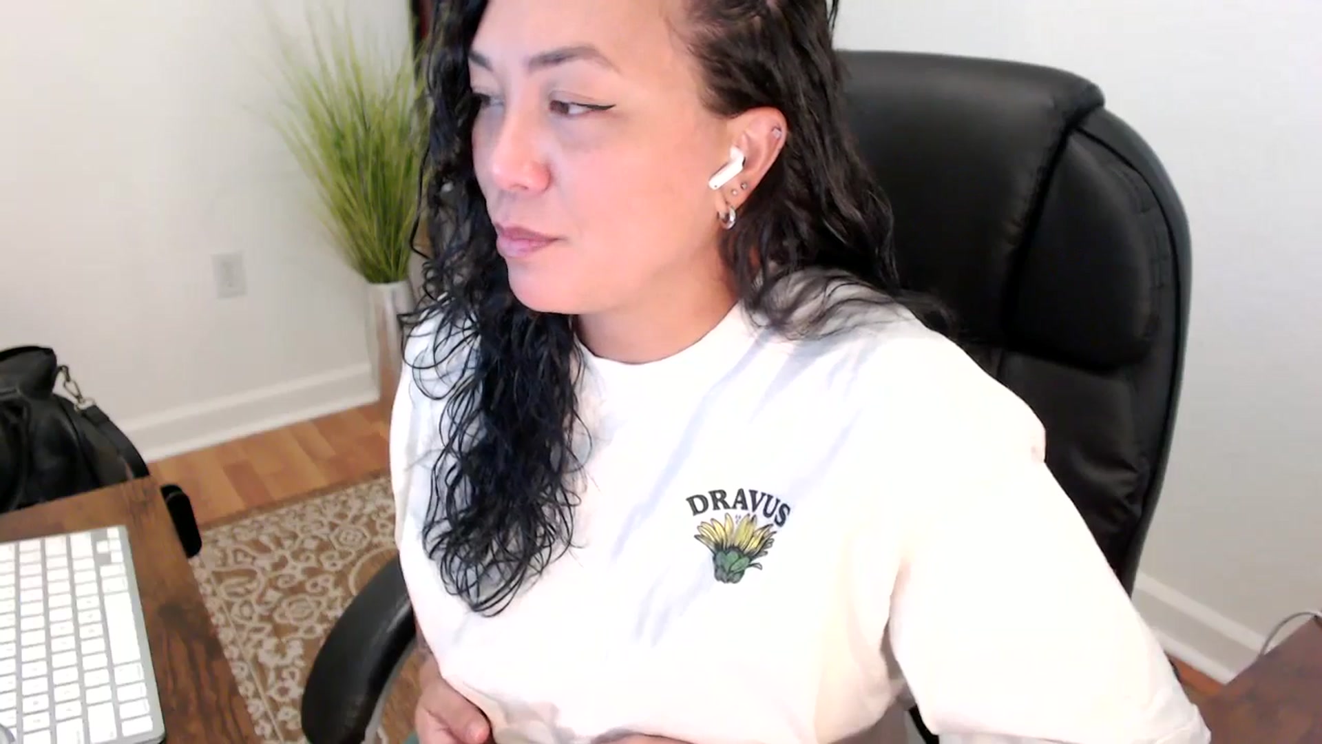 Gallery image thumbnail from MickaylaStar's myfreecams stream on, 05/29/2025, 16:13 image 8 of 20