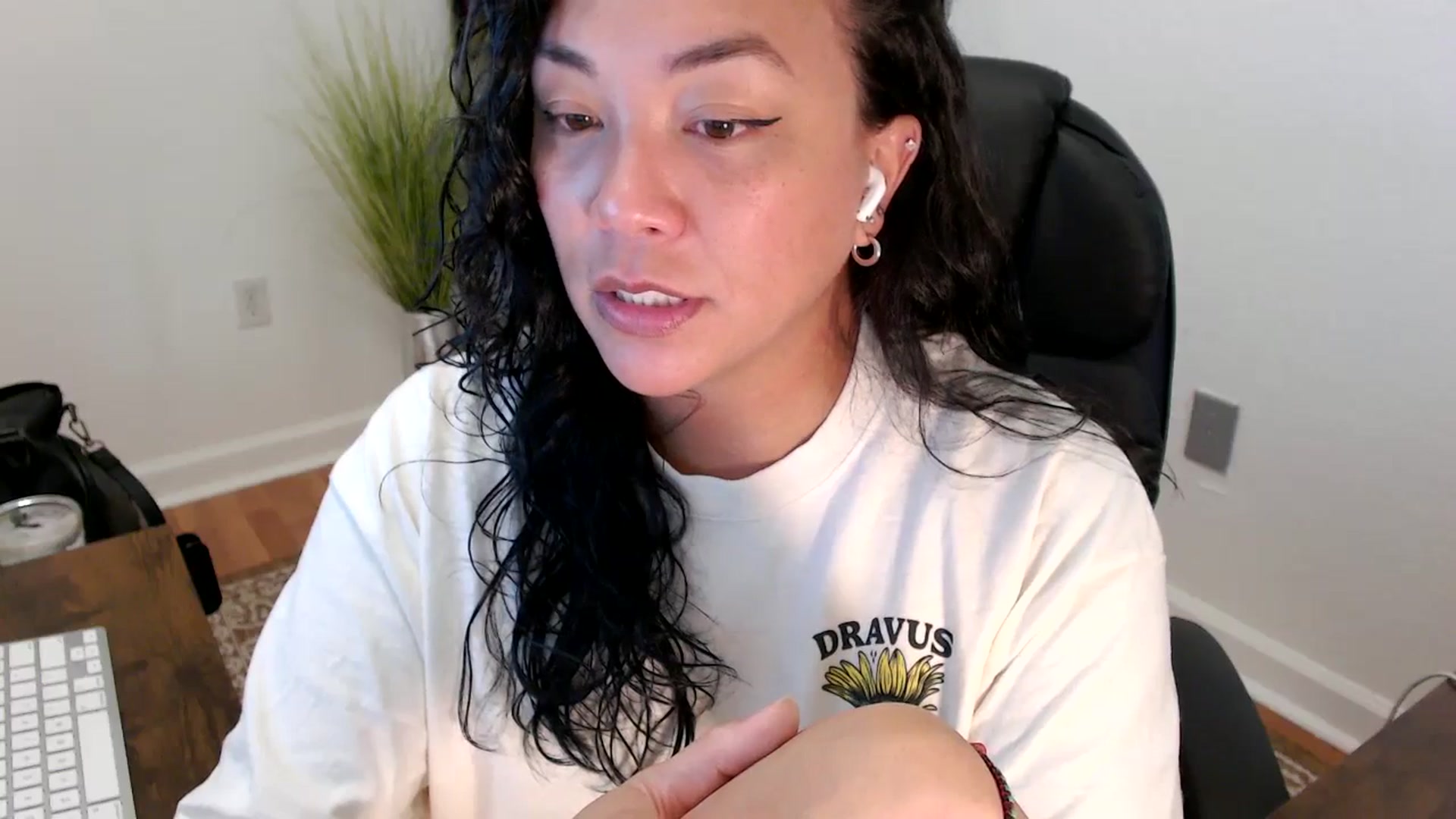 Gallery image thumbnail from MickaylaStar's myfreecams stream on, 05/29/2025, 16:13 image 19 of 20