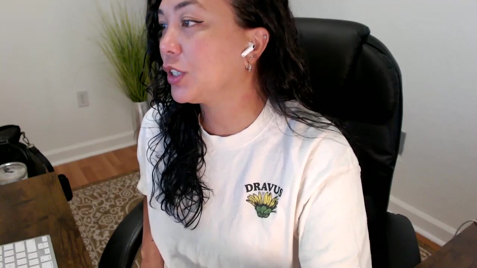 Gallery image thumbnail from MickaylaStar's myfreecams stream on, 05/29/2025, 16:13 image 16 of 20
