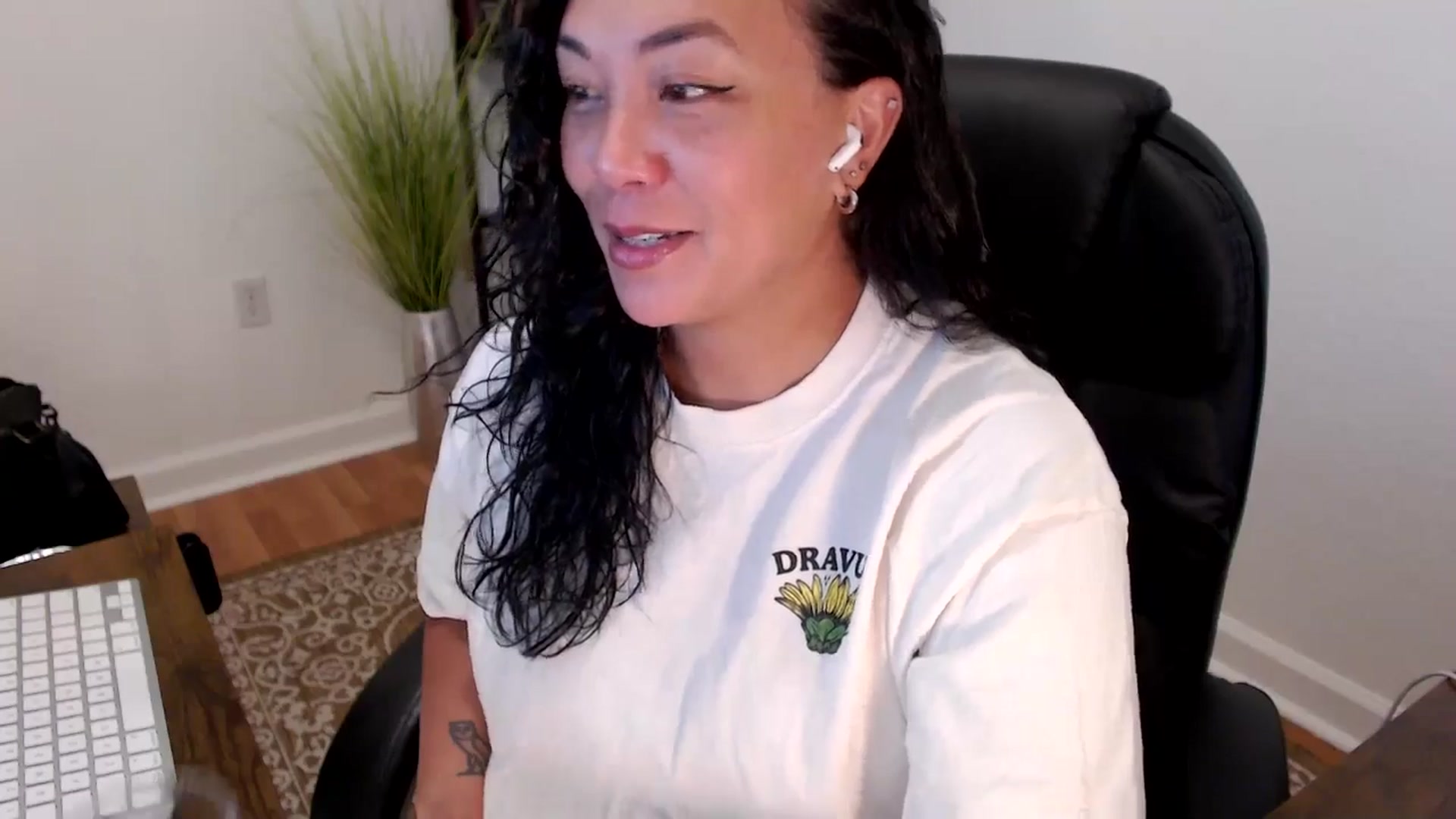 Gallery image thumbnail from MickaylaStar's myfreecams stream on, 05/29/2025, 16:13 image 2 of 20