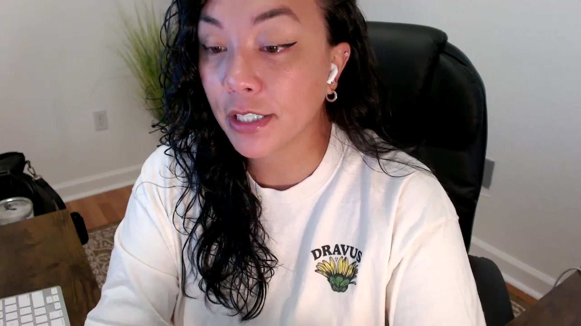 Gallery image thumbnail from MickaylaStar's myfreecams stream on, 05/29/2025, 16:13 image 14 of 20