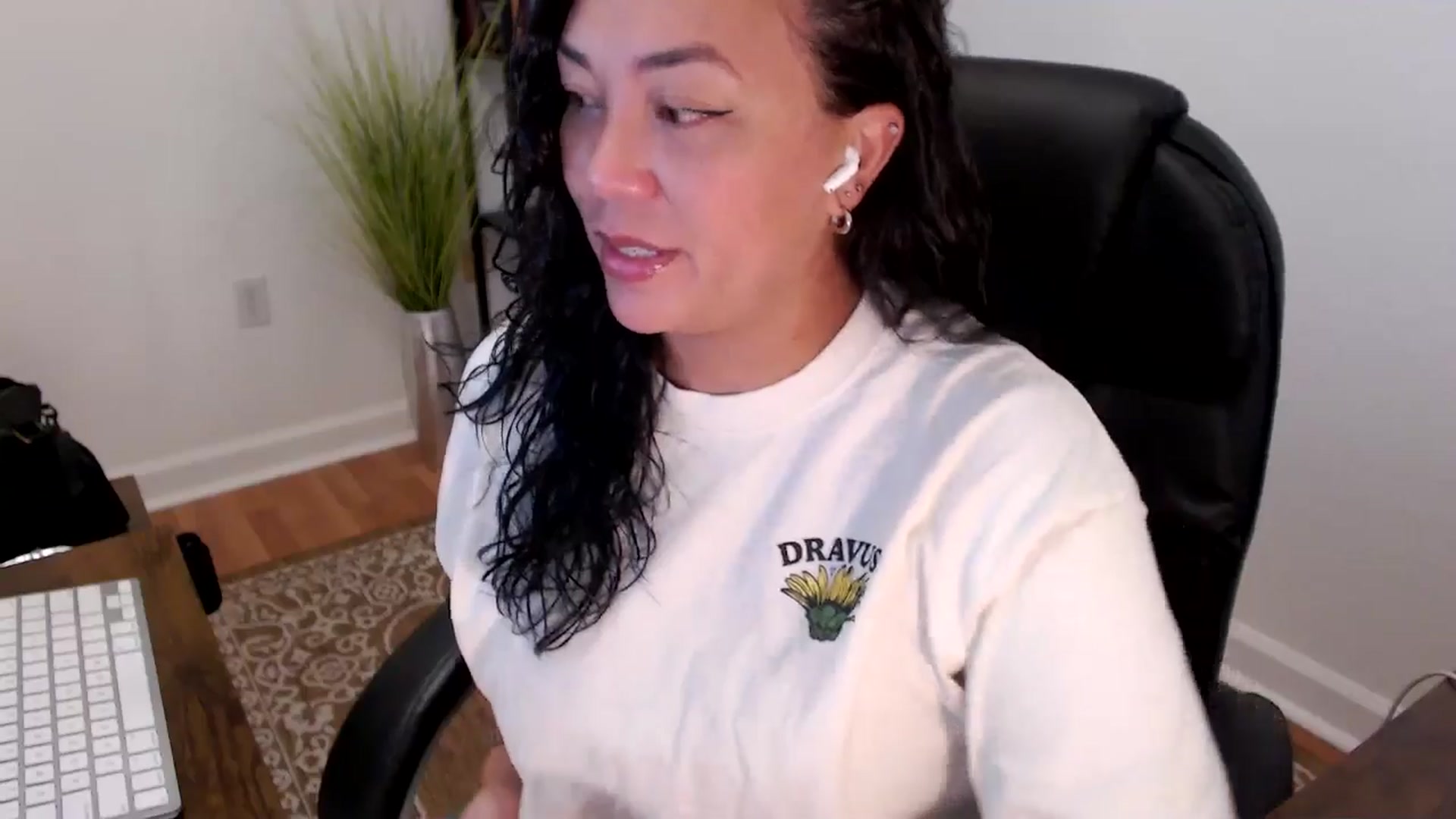 Gallery image thumbnail from MickaylaStar's myfreecams stream on, 05/29/2025, 16:13 image 5 of 20