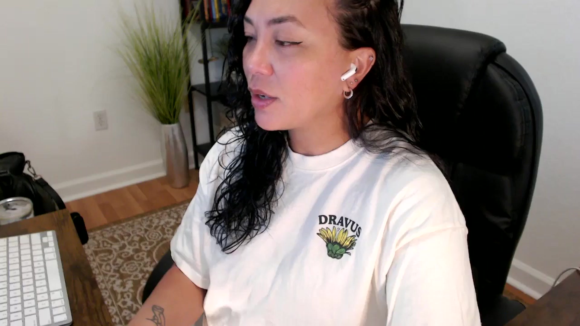 Gallery image thumbnail from MickaylaStar's myfreecams stream on, 05/29/2025, 16:13 image 9 of 20