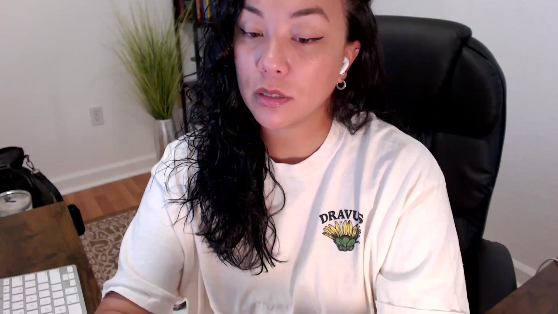 Gallery image thumbnail from MickaylaStar's myfreecams stream on, 05/29/2025, 16:58 image 7 of 20