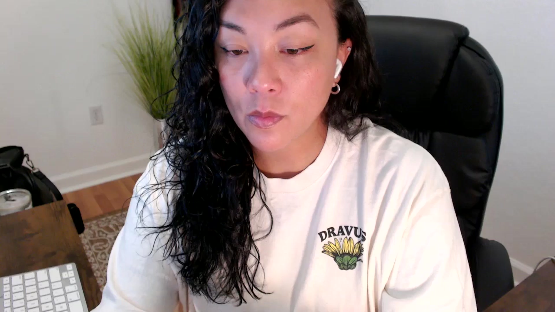 Gallery image thumbnail from MickaylaStar's myfreecams stream on, 05/29/2025, 16:58 image 6 of 20