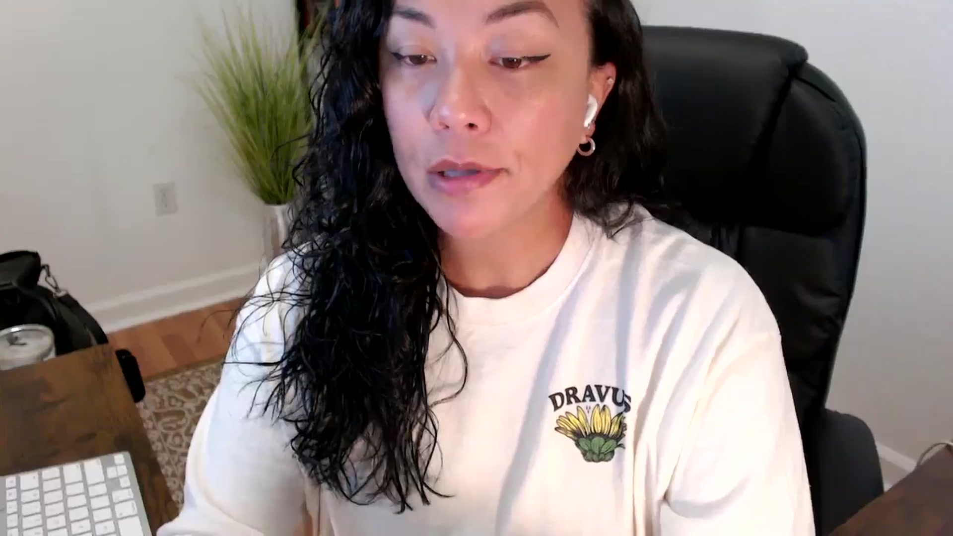 Gallery image thumbnail from MickaylaStar's myfreecams stream on, 05/29/2025, 16:58 image 5 of 20