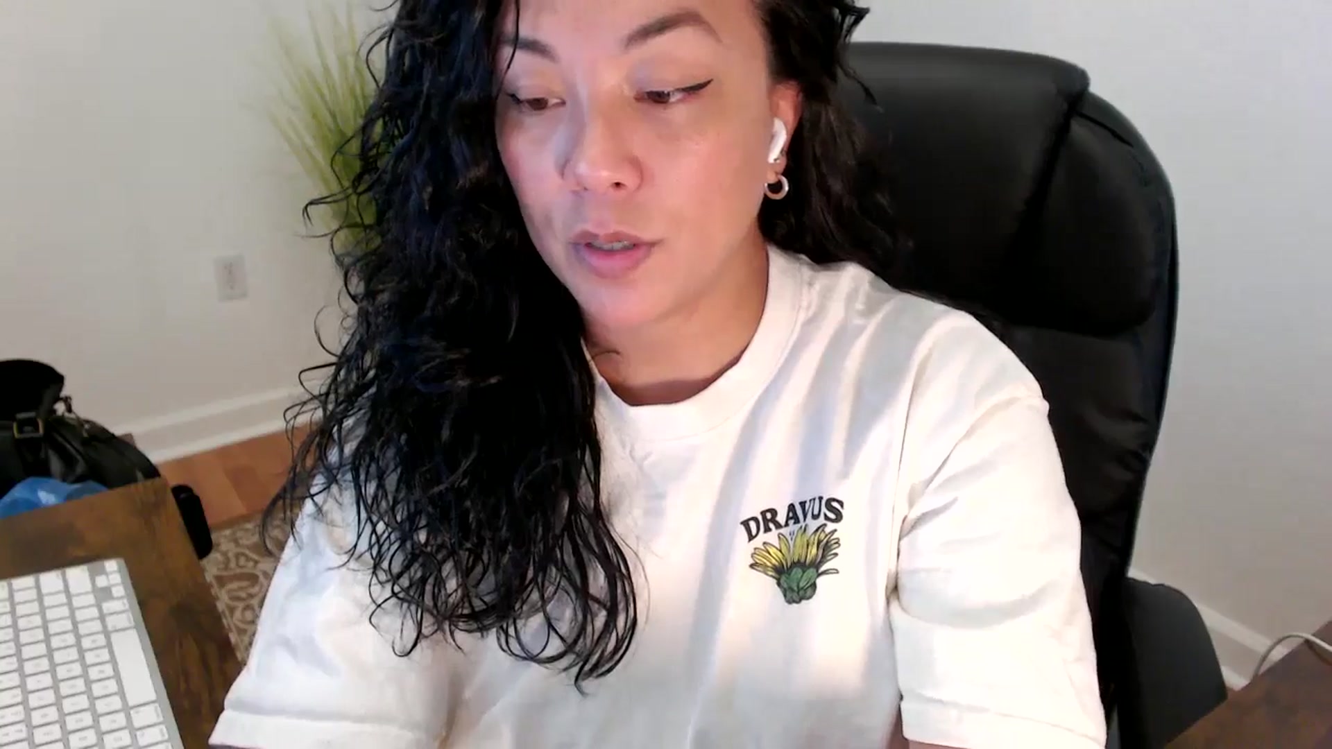 Gallery image thumbnail from MickaylaStar's myfreecams stream on, 05/29/2025, 17:41 image 9 of 20
