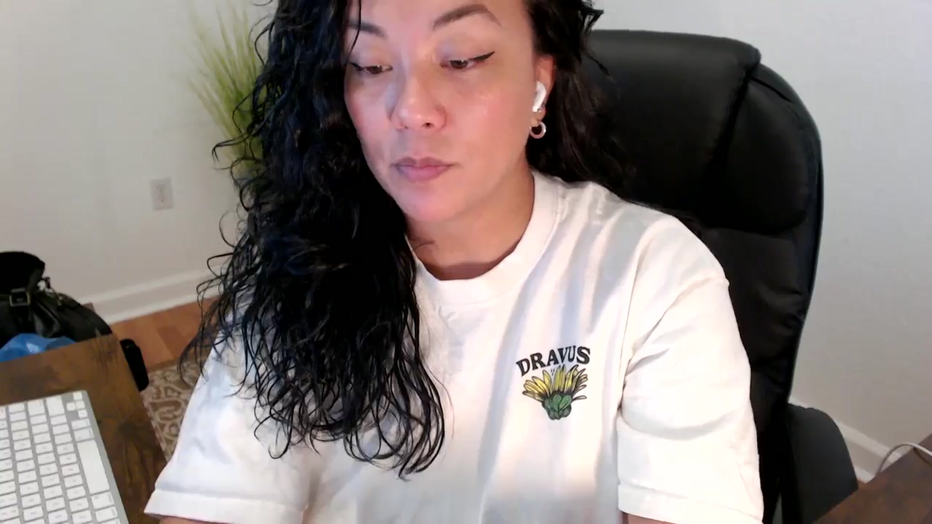 Gallery image thumbnail from MickaylaStar's myfreecams stream on, 05/29/2025, 17:41 image 10 of 20