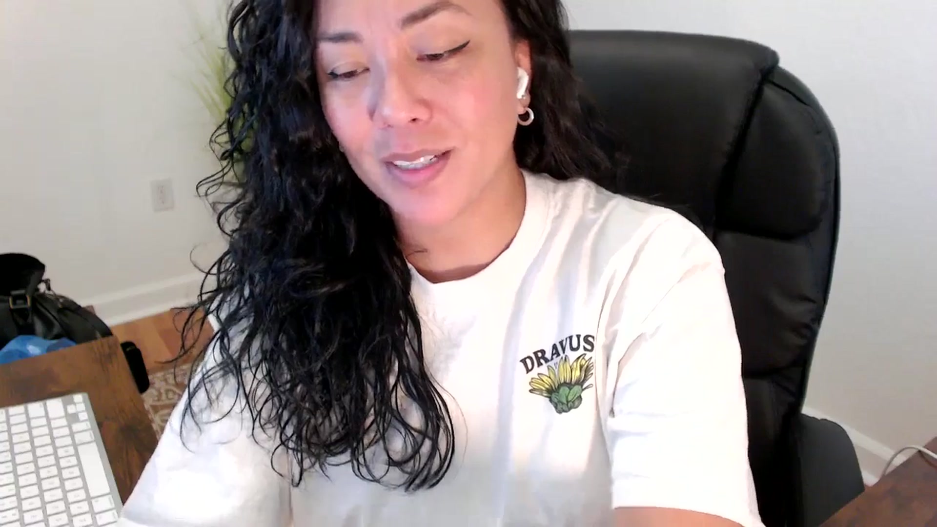 Gallery image thumbnail from MickaylaStar's myfreecams stream on, 05/29/2025, 17:41 image 11 of 20