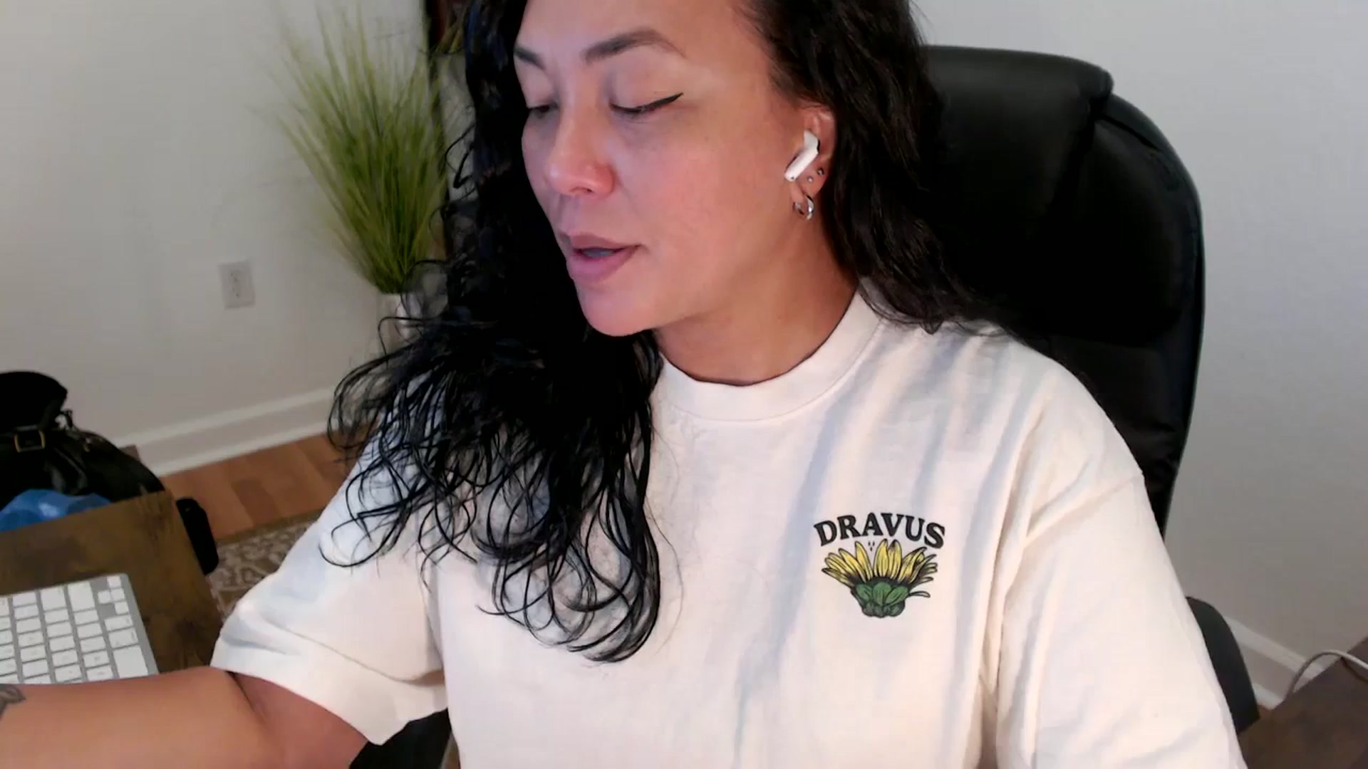 Gallery image thumbnail from MickaylaStar's myfreecams stream on, 05/29/2025, 17:41 image 13 of 20