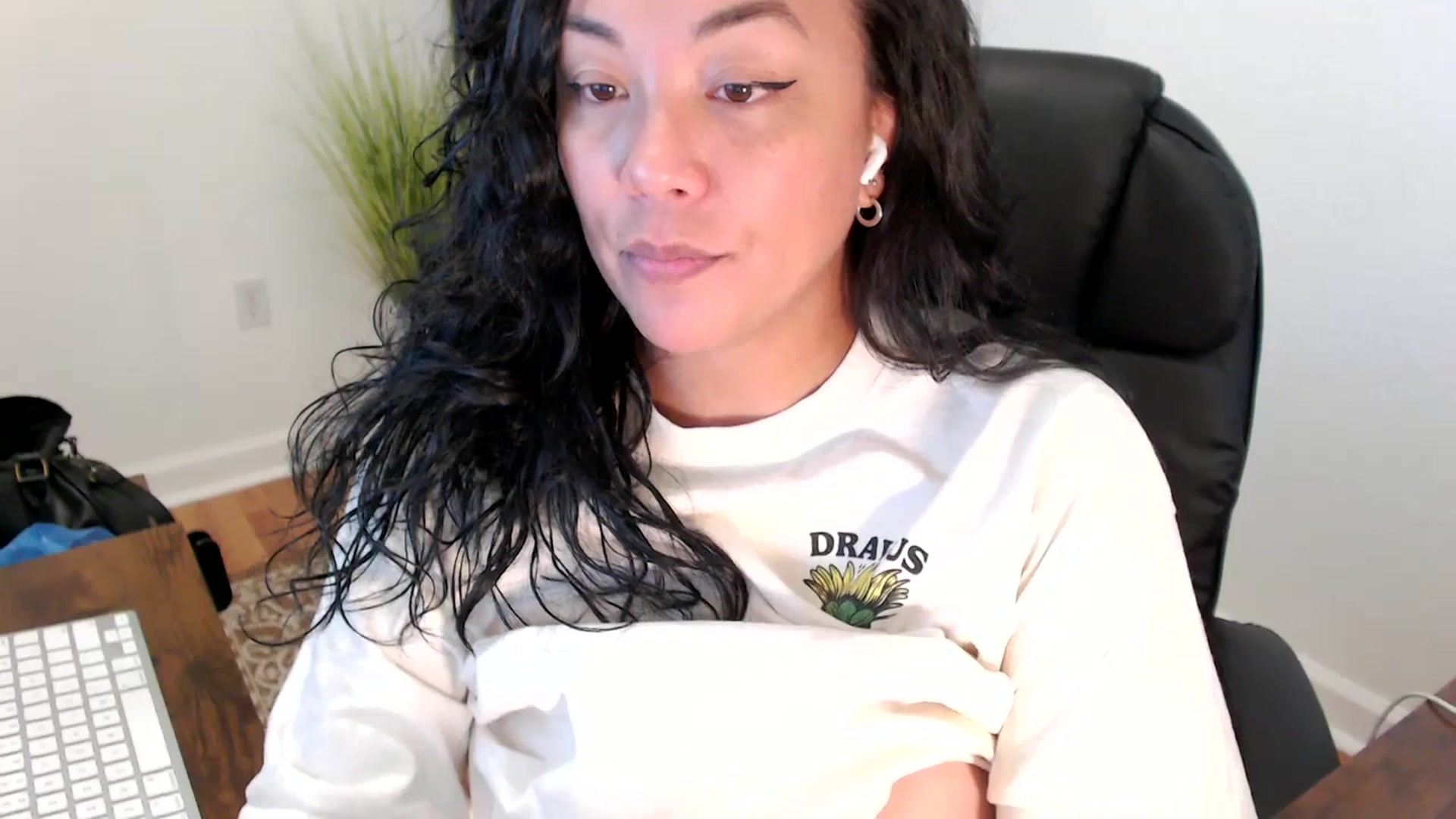 Gallery image thumbnail from MickaylaStar's myfreecams stream on, 05/29/2025, 17:41 image 16 of 20