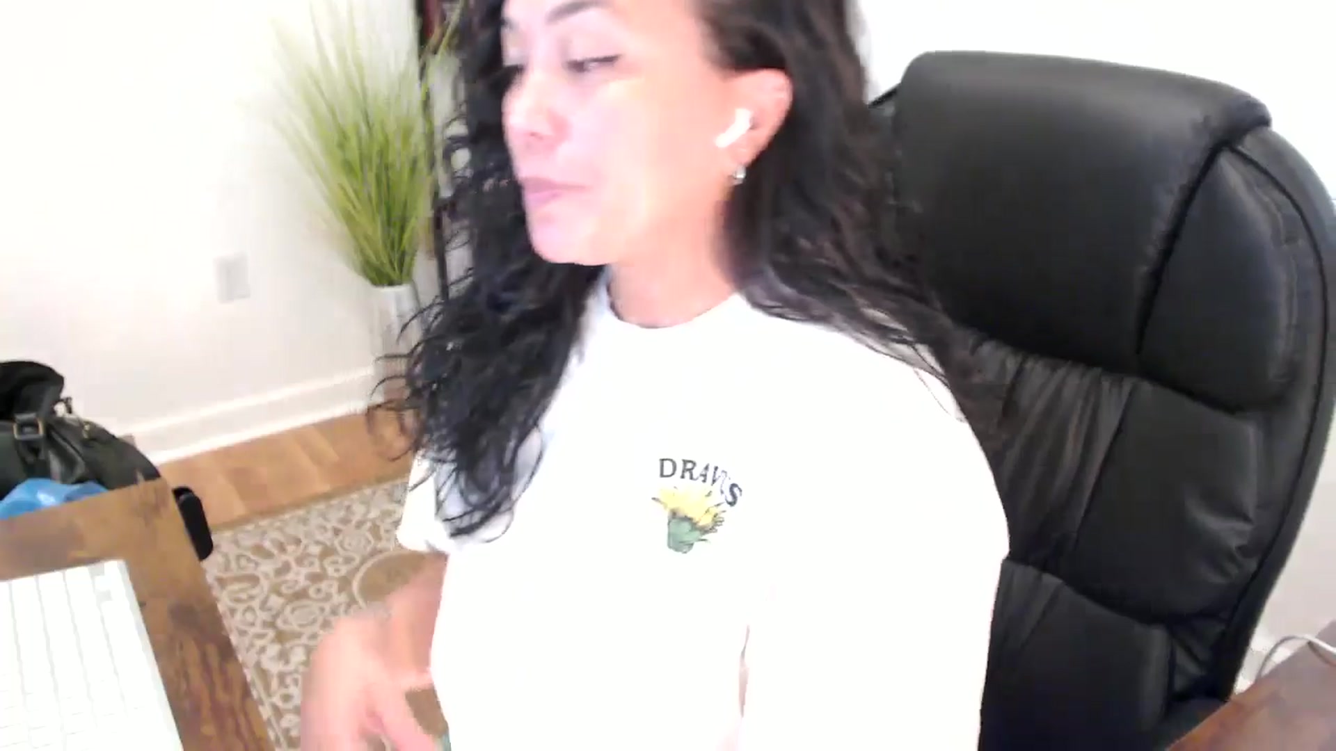 Gallery image thumbnail from MickaylaStar's myfreecams stream on, 05/29/2025, 17:41 image 7 of 20