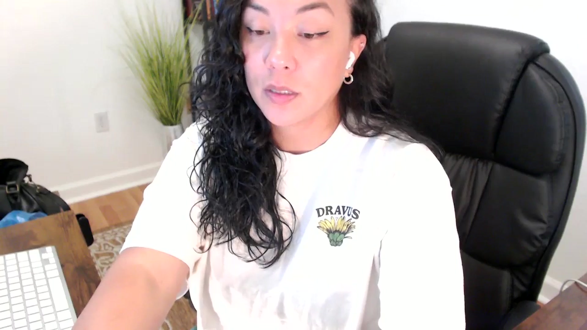 Gallery image thumbnail from MickaylaStar's myfreecams stream on, 05/29/2025, 17:41 image 5 of 20