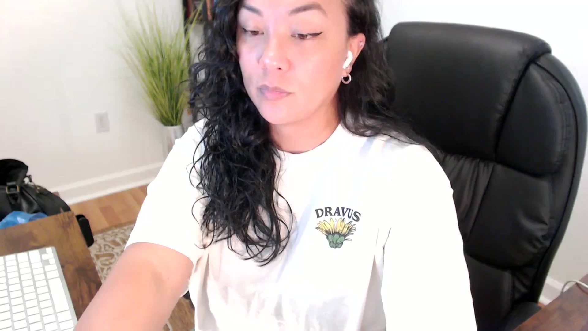 Gallery image thumbnail from MickaylaStar's myfreecams stream on, 05/29/2025, 17:41 image 3 of 20