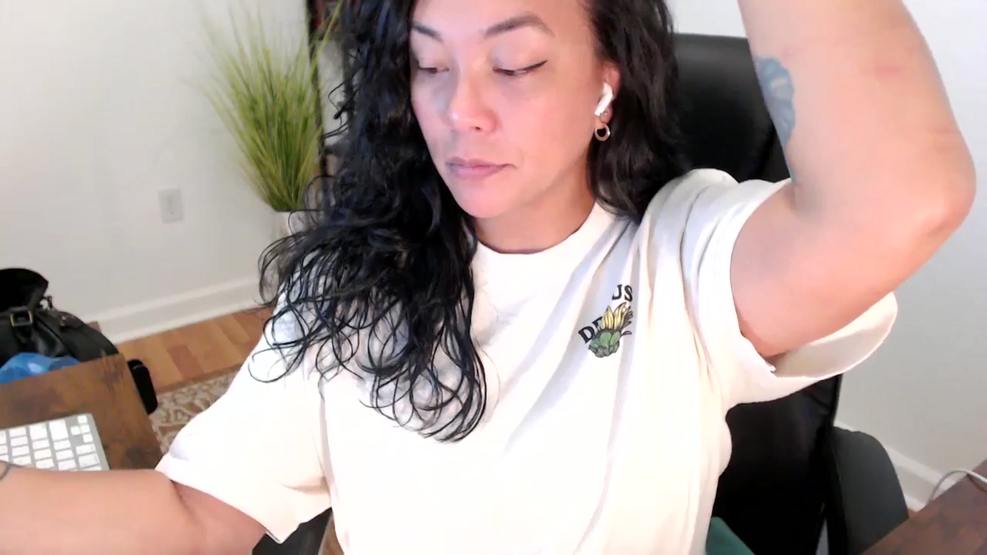 Gallery image thumbnail from MickaylaStar's myfreecams stream on, 05/29/2025, 17:41 image 14 of 20