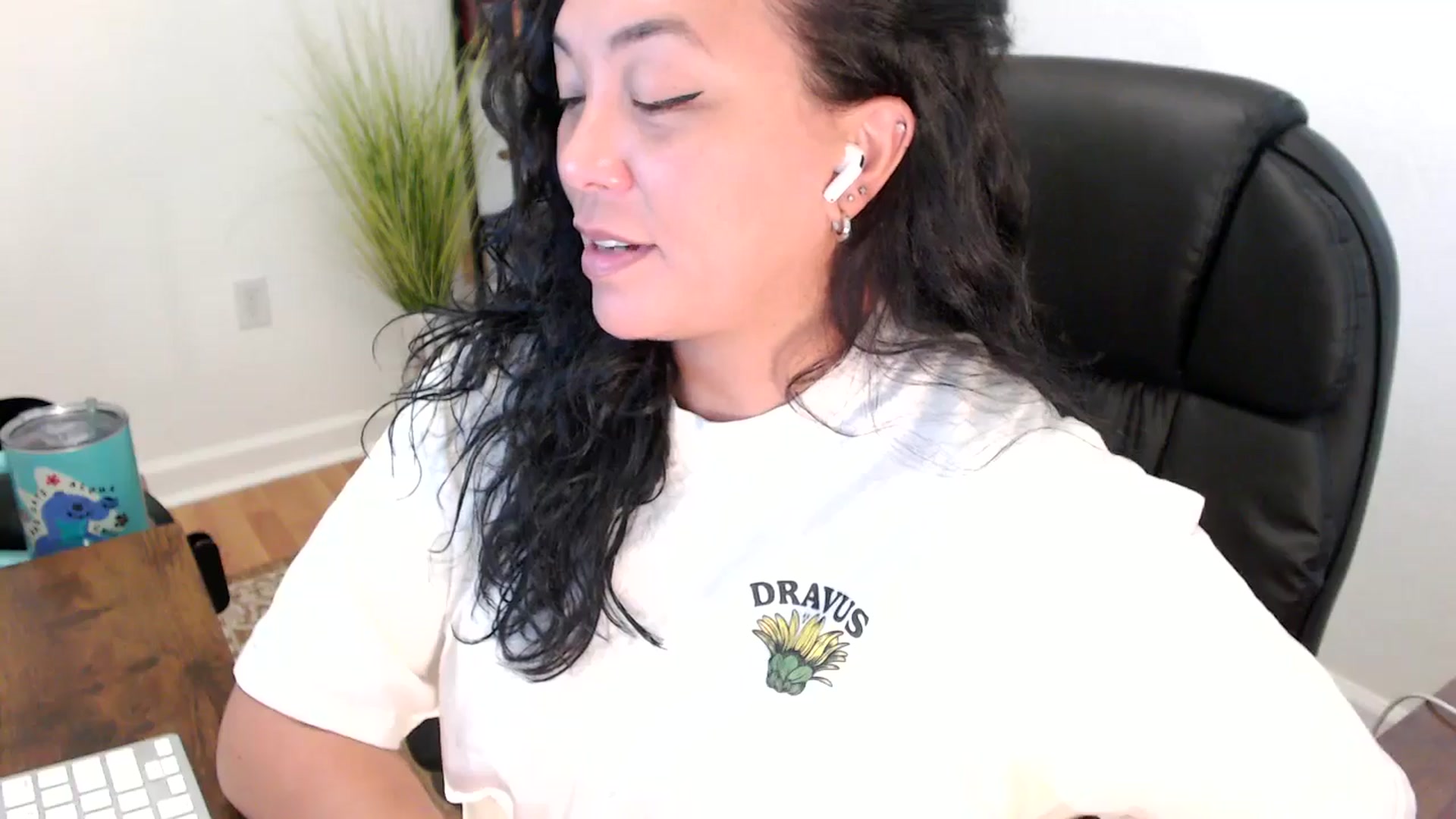 Gallery image thumbnail from MickaylaStar's myfreecams stream on, 05/29/2025, 18:46 image 10 of 20