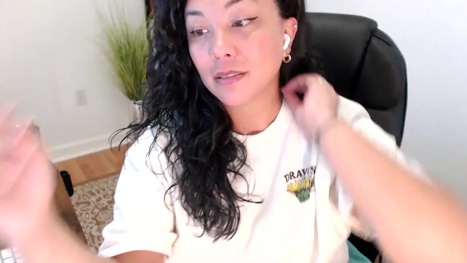 Gallery image thumbnail from MickaylaStar's myfreecams stream on, 05/29/2025, 18:46 image 1 of 20