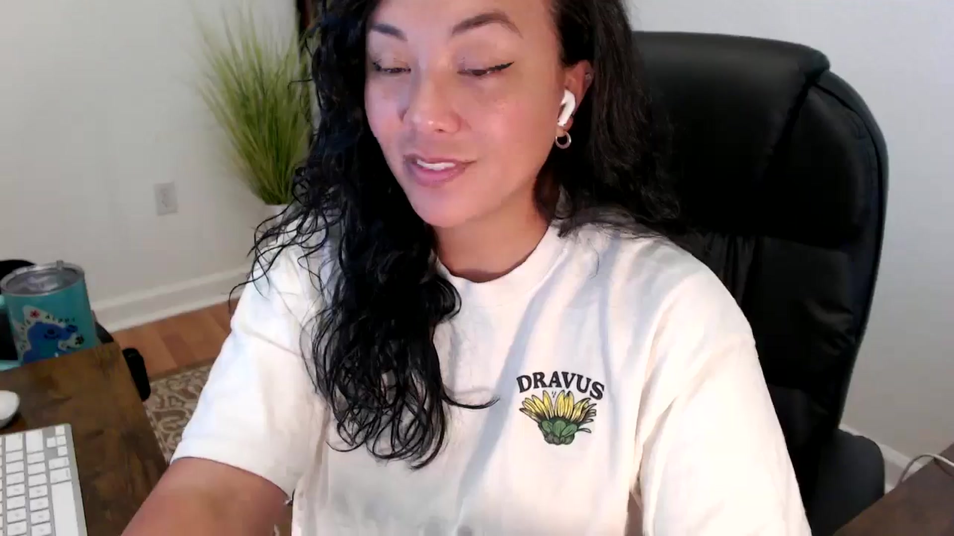 Gallery image thumbnail from MickaylaStar's myfreecams stream on, 05/29/2025, 18:46 image 16 of 20