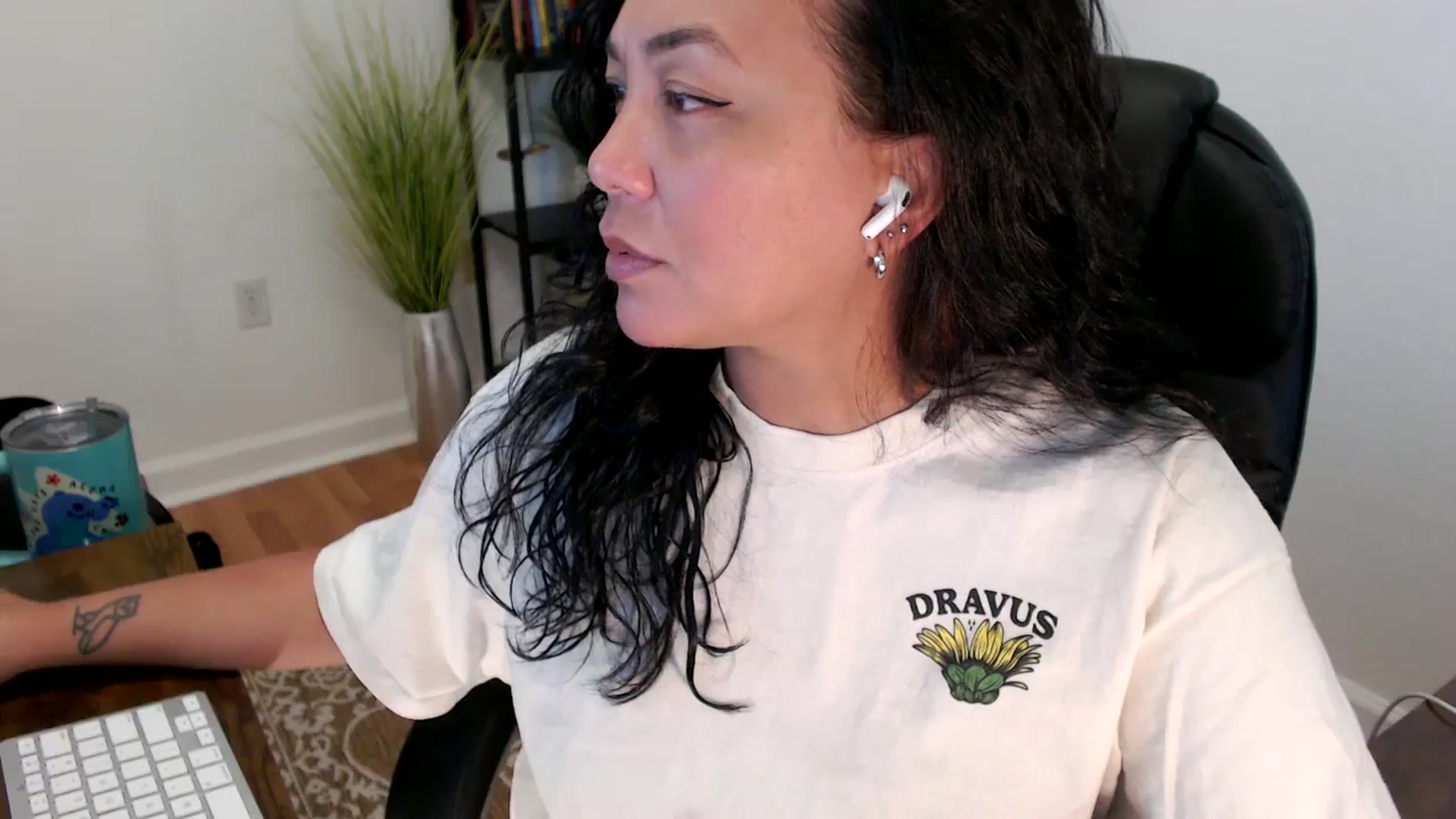 Gallery image thumbnail from MickaylaStar's myfreecams stream on, 05/29/2025, 18:46 image 18 of 20