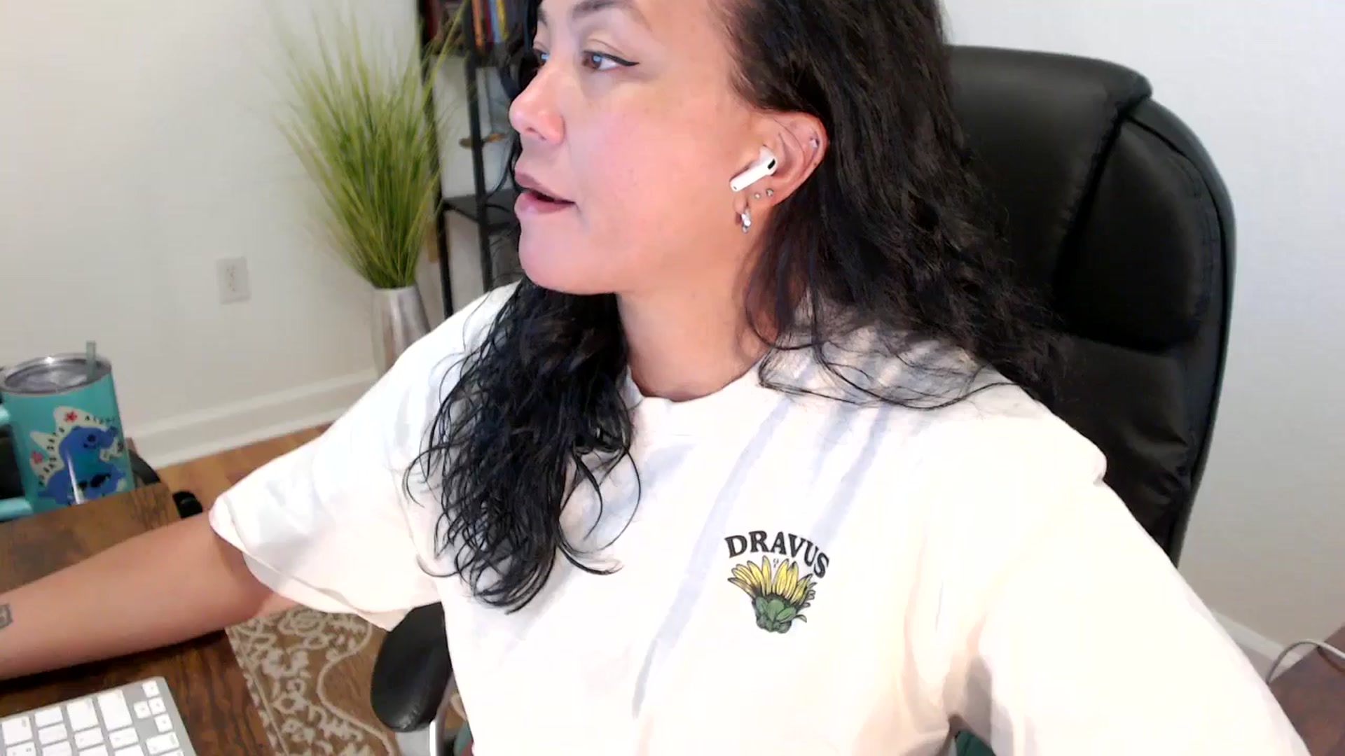 Gallery image thumbnail from MickaylaStar's myfreecams stream on, 05/29/2025, 18:46 image 6 of 20