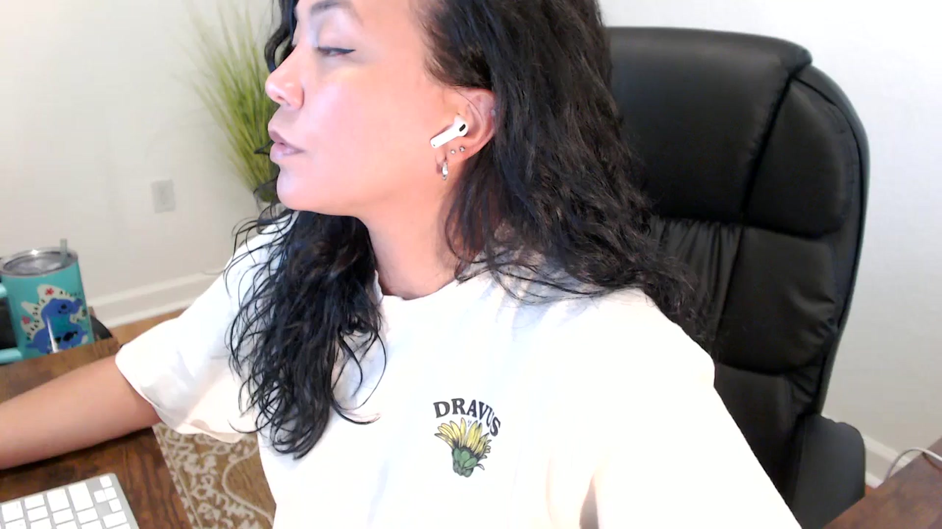 Gallery image thumbnail from MickaylaStar's myfreecams stream on, 05/29/2025, 18:46 image 5 of 20