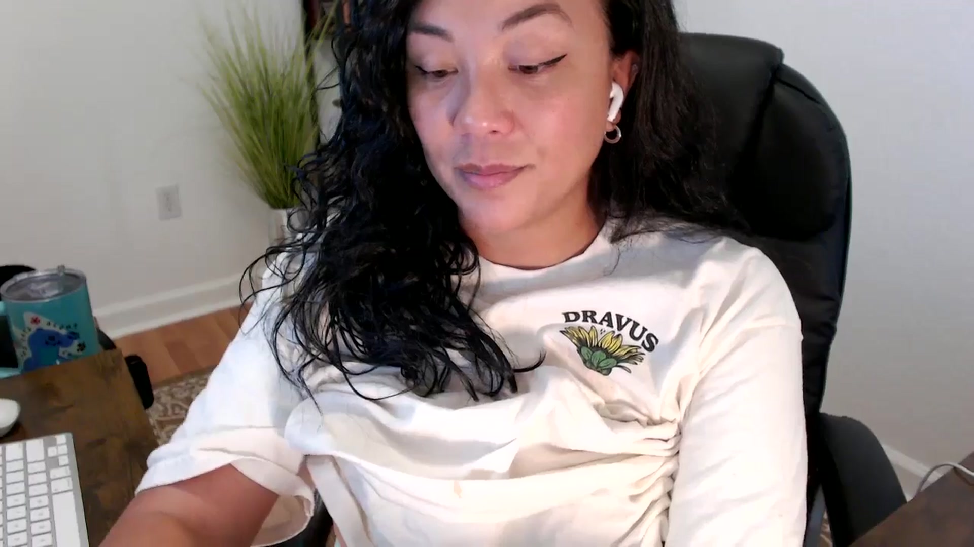 Gallery image thumbnail from MickaylaStar's myfreecams stream on, 05/29/2025, 18:46 image 17 of 20