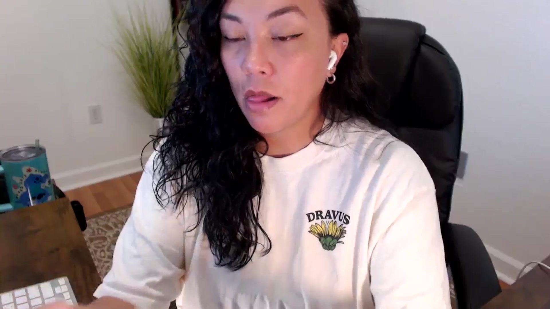 Gallery image thumbnail from MickaylaStar's myfreecams stream on, 05/29/2025, 18:46 image 8 of 20