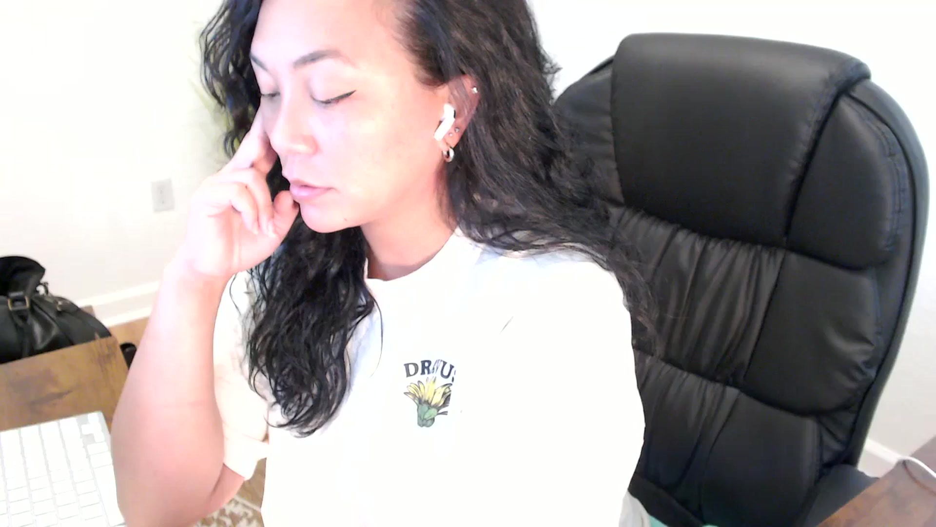 Gallery image thumbnail from MickaylaStar's myfreecams stream on, 05/29/2025, 19:11 image 1 of 20