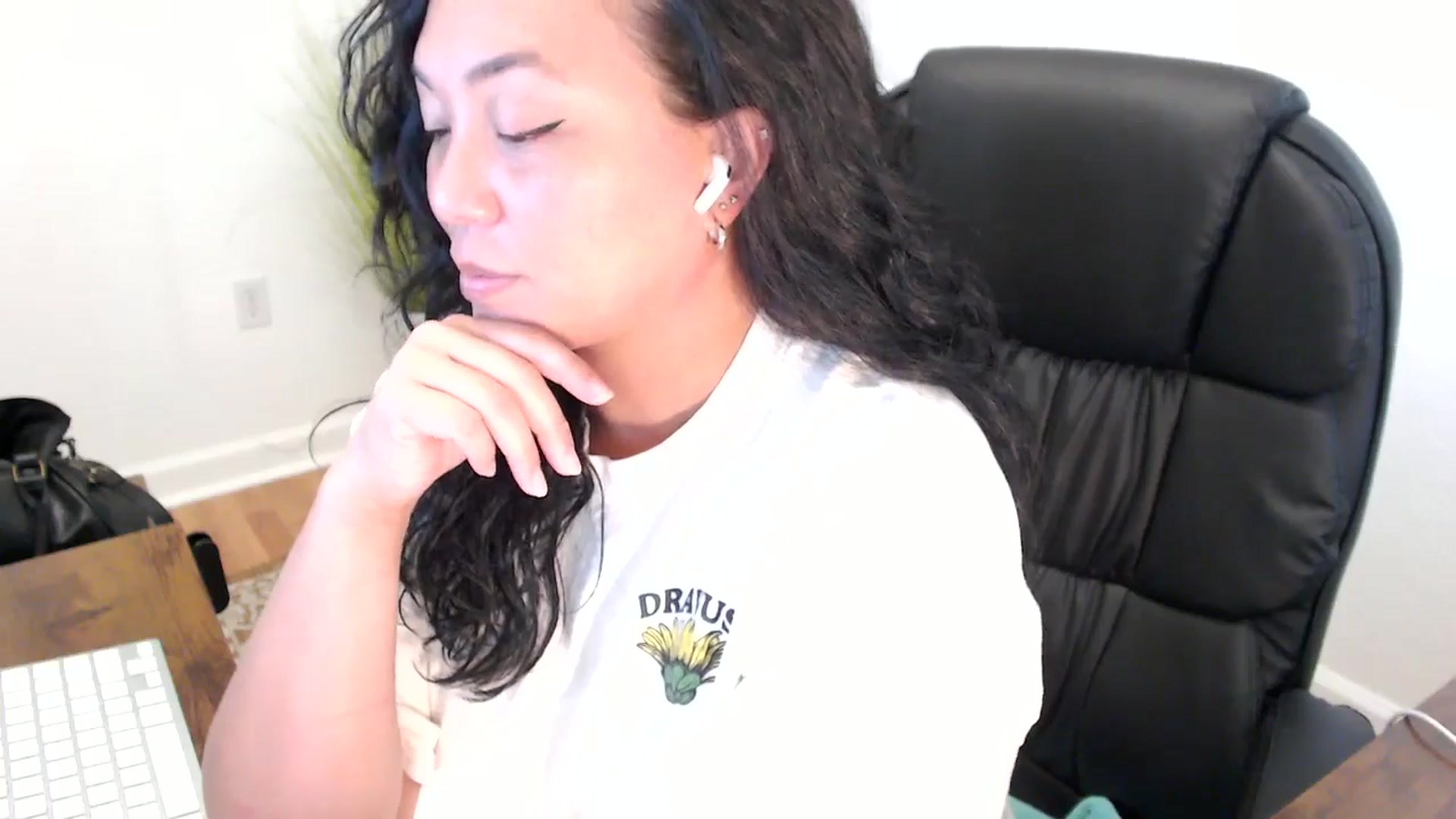 Gallery image thumbnail from MickaylaStar's myfreecams stream on, 05/29/2025, 19:11 image 3 of 20